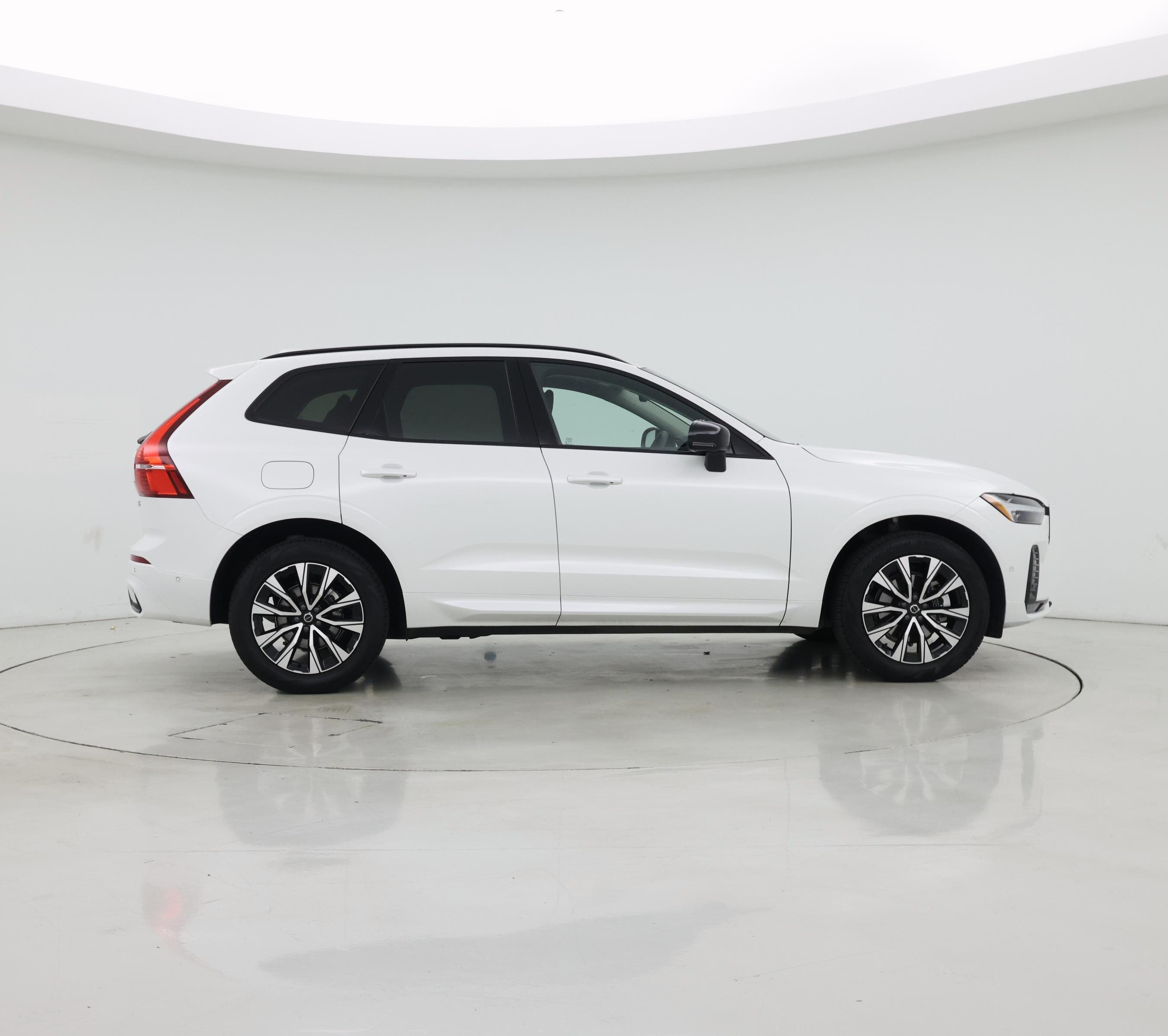 Thumbnail: 2023 Volvo XC60 - 7