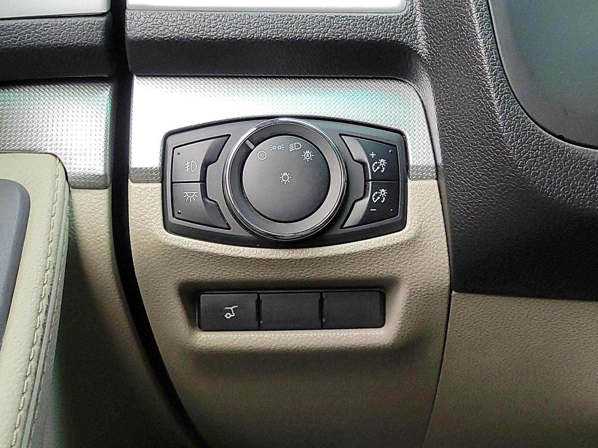 Thumbnail: 2014 Ford Explorer - 13