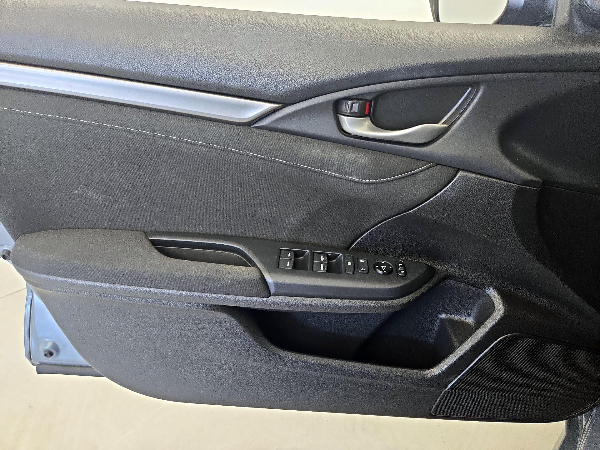 Thumbnail: 2017 Honda Civic - 12
