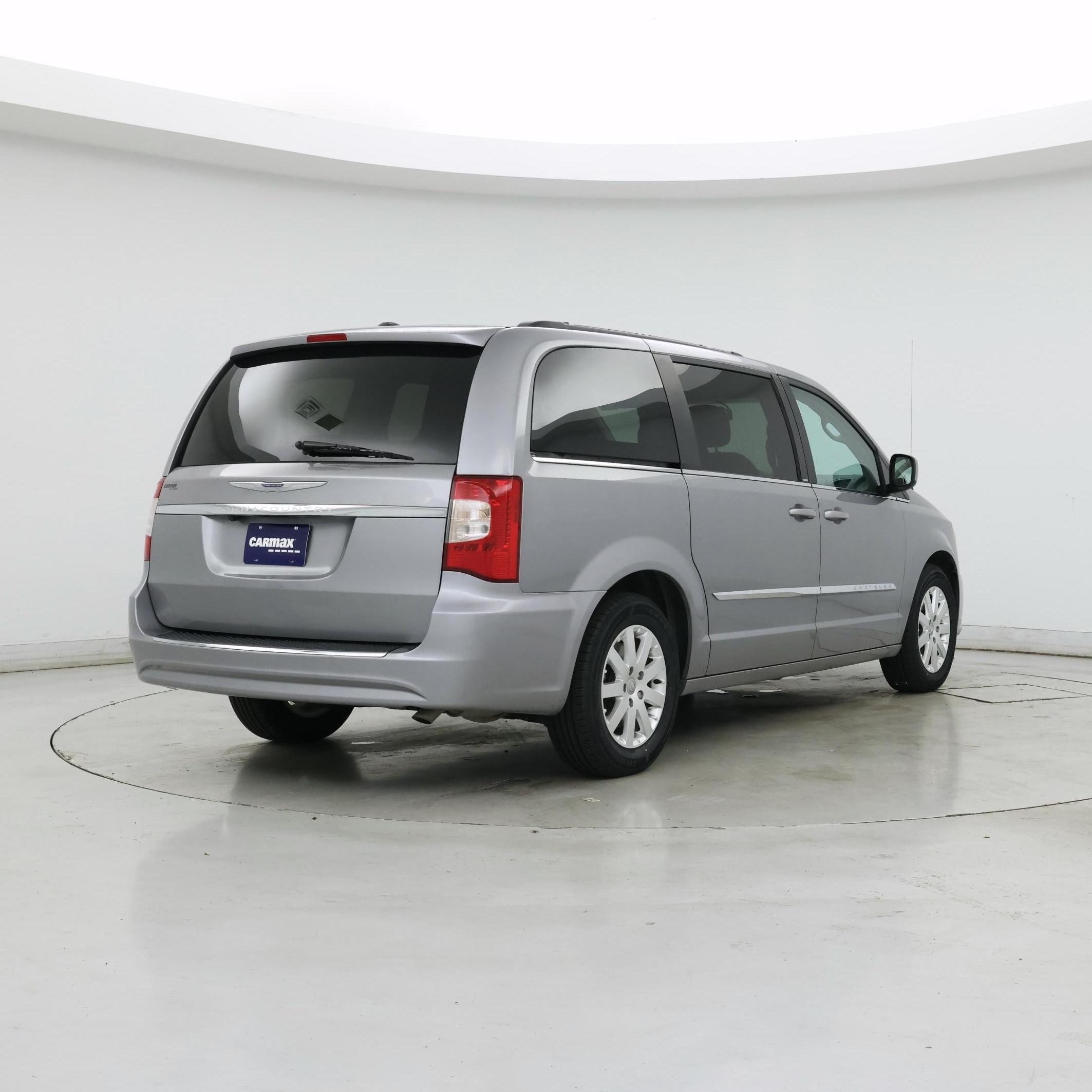 Thumbnail: 2014 Chrysler Town & Country - 8