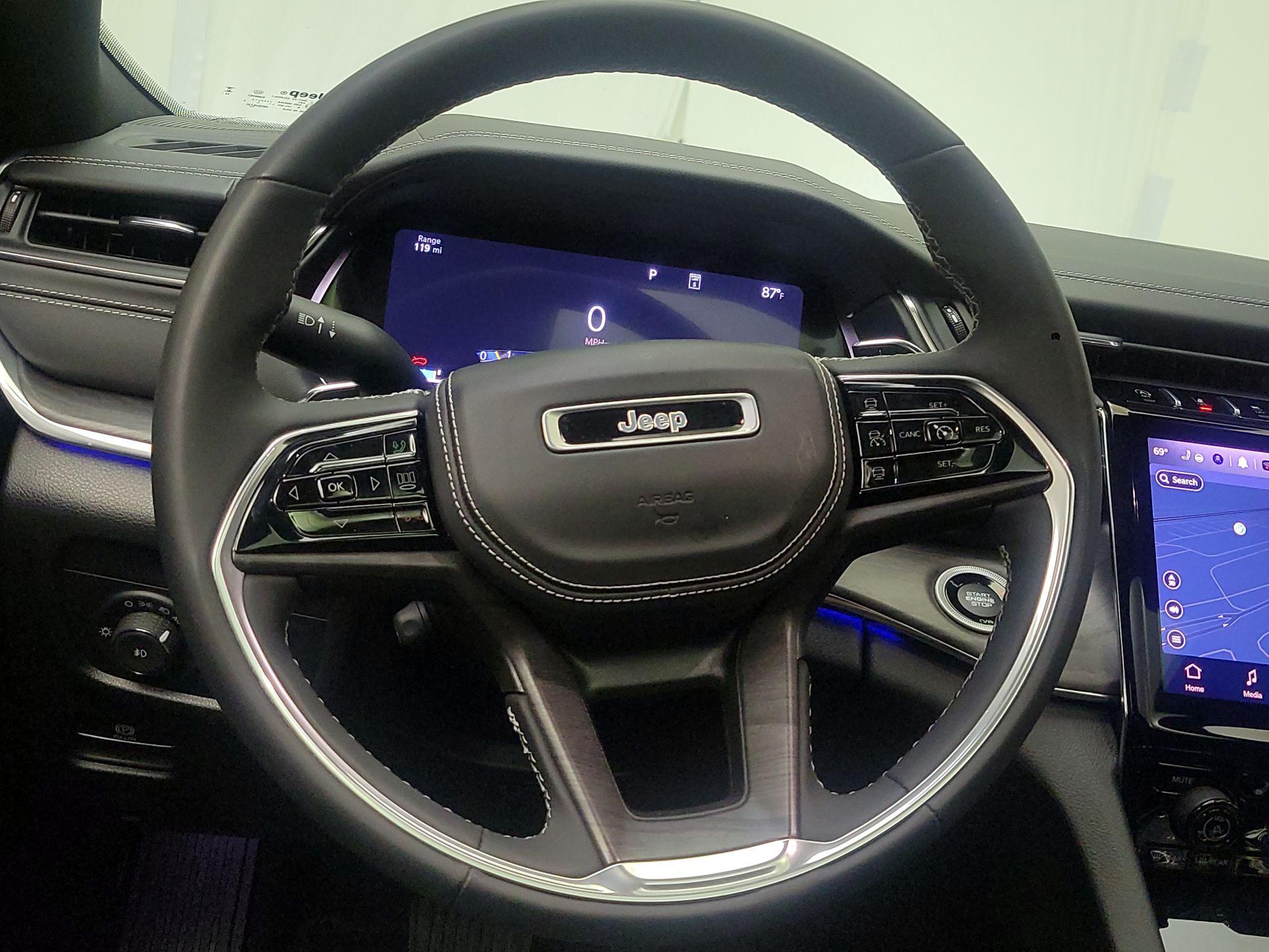Thumbnail: 2023 Jeep Grand Cherokee - 10