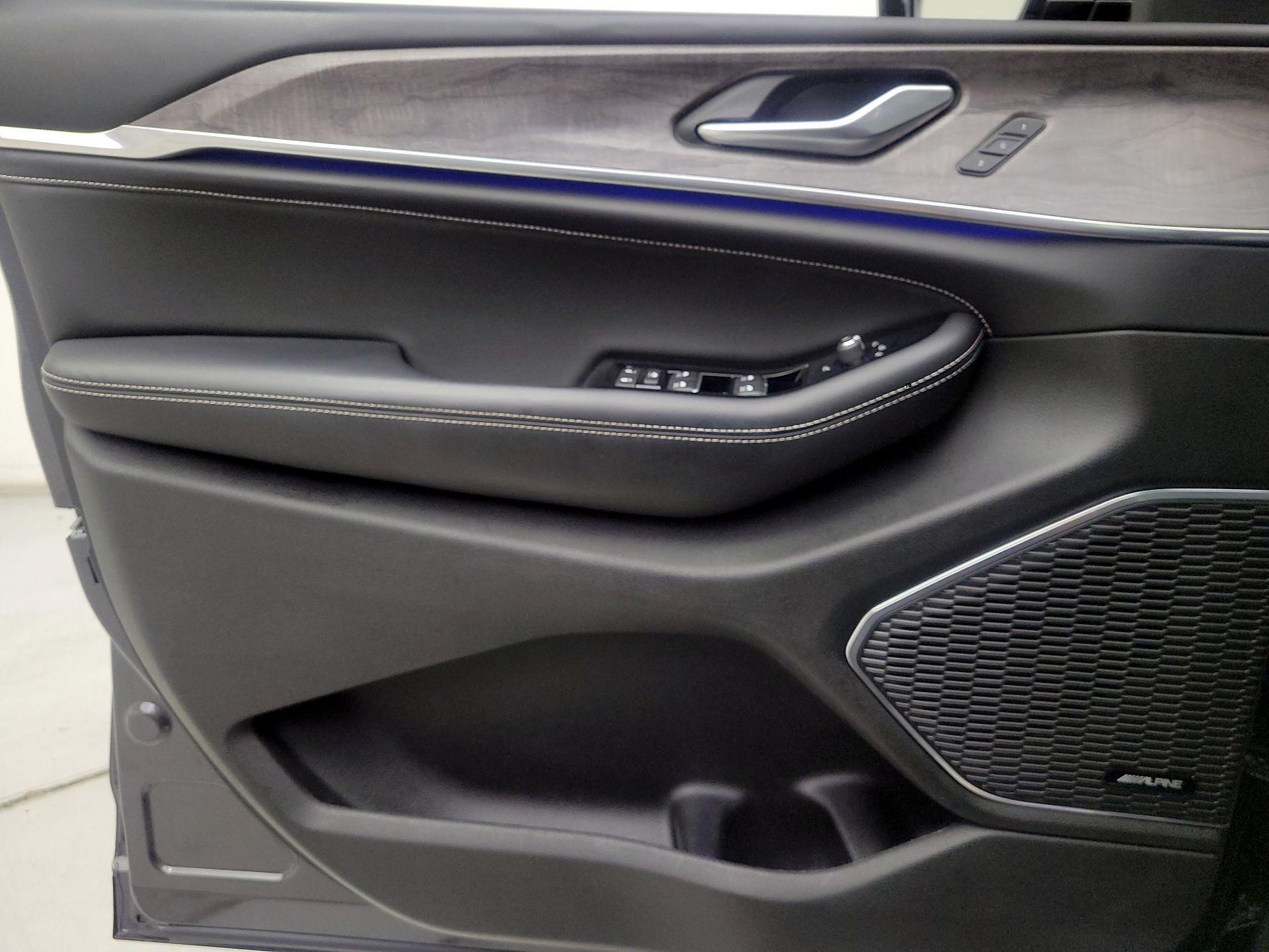 Thumbnail: 2023 Jeep Grand Cherokee - 12
