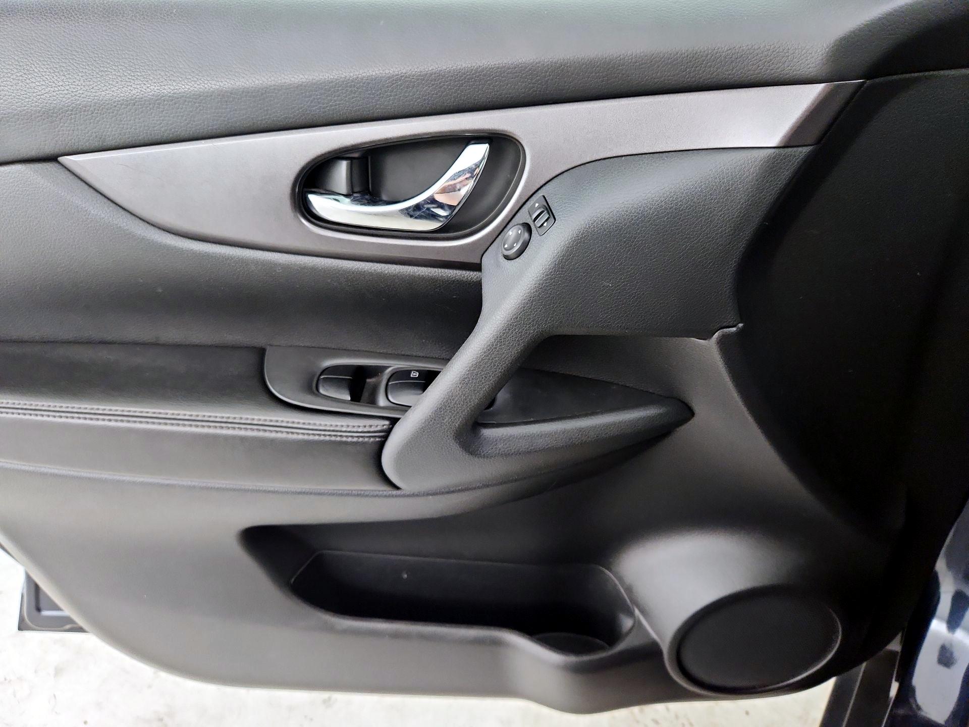 Thumbnail: 2016 Nissan Rogue - 10