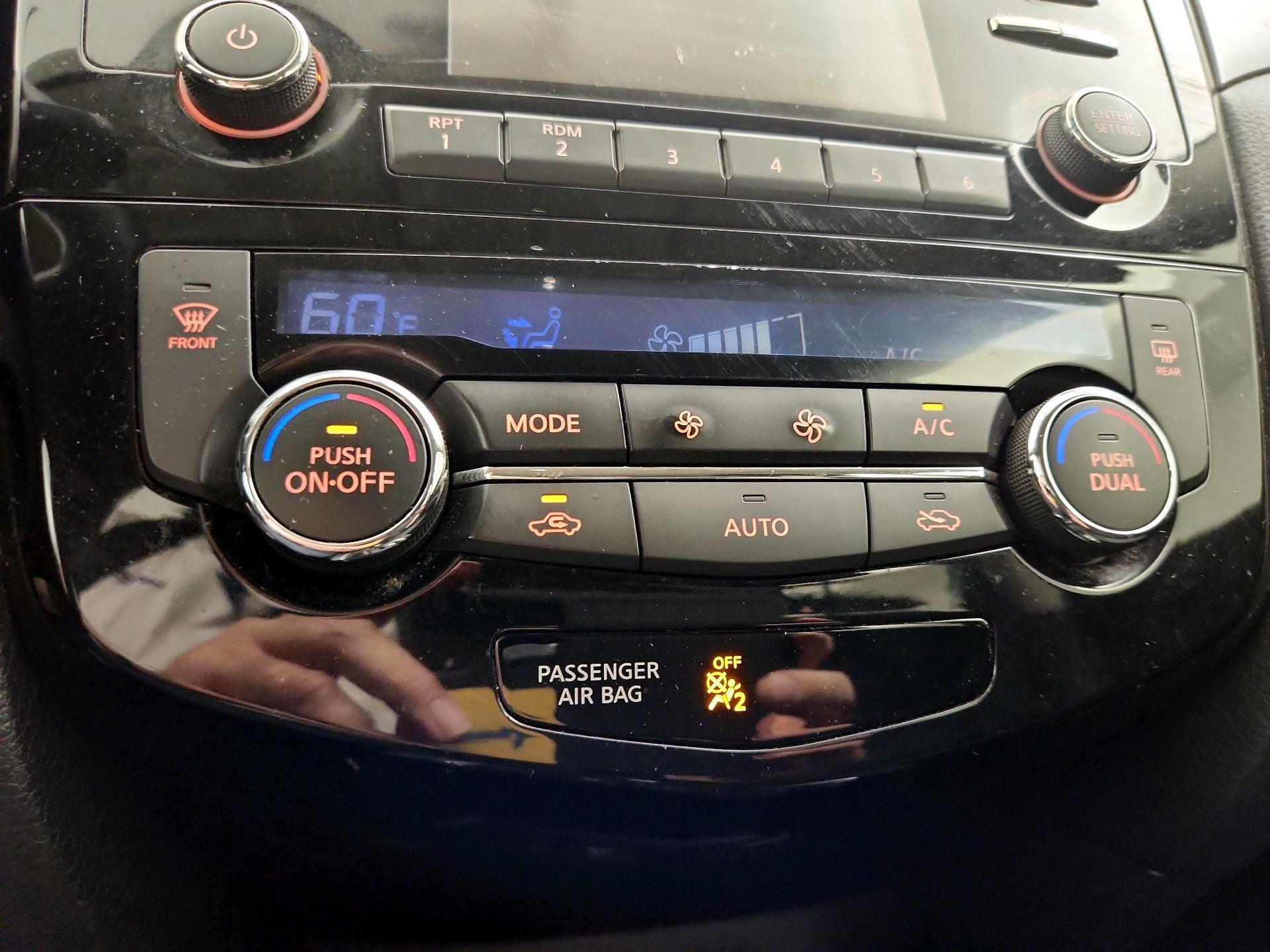 Thumbnail: 2016 Nissan Rogue - 14