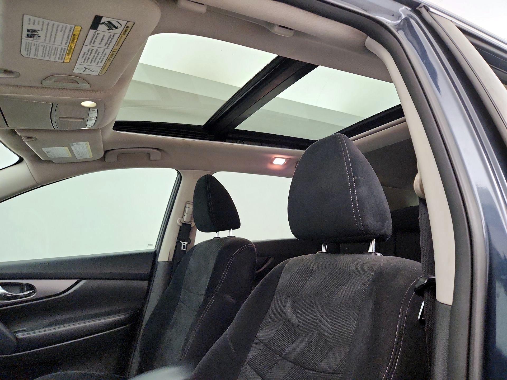 Thumbnail: 2016 Nissan Rogue - 17