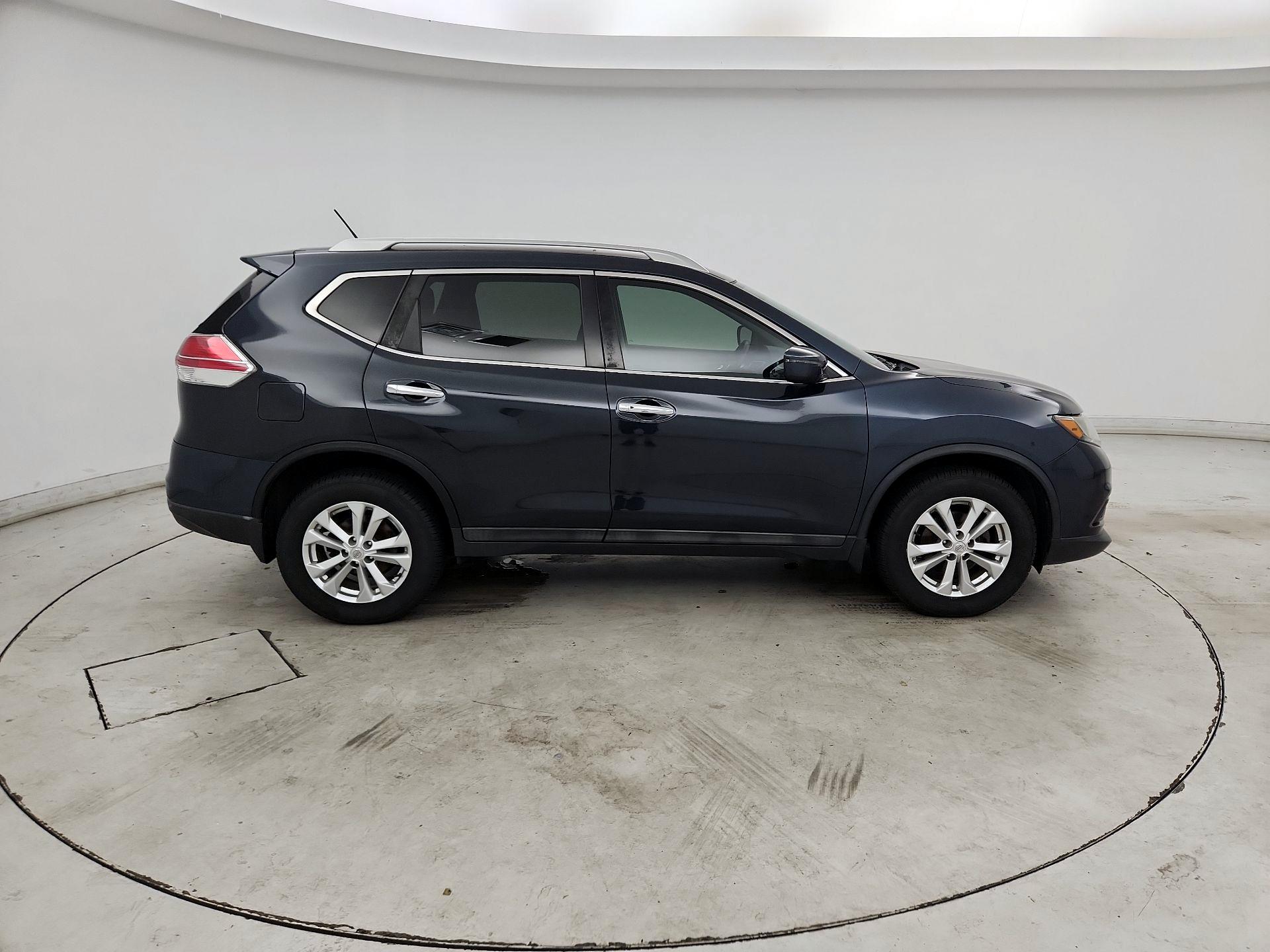 Thumbnail: 2016 Nissan Rogue - 4
