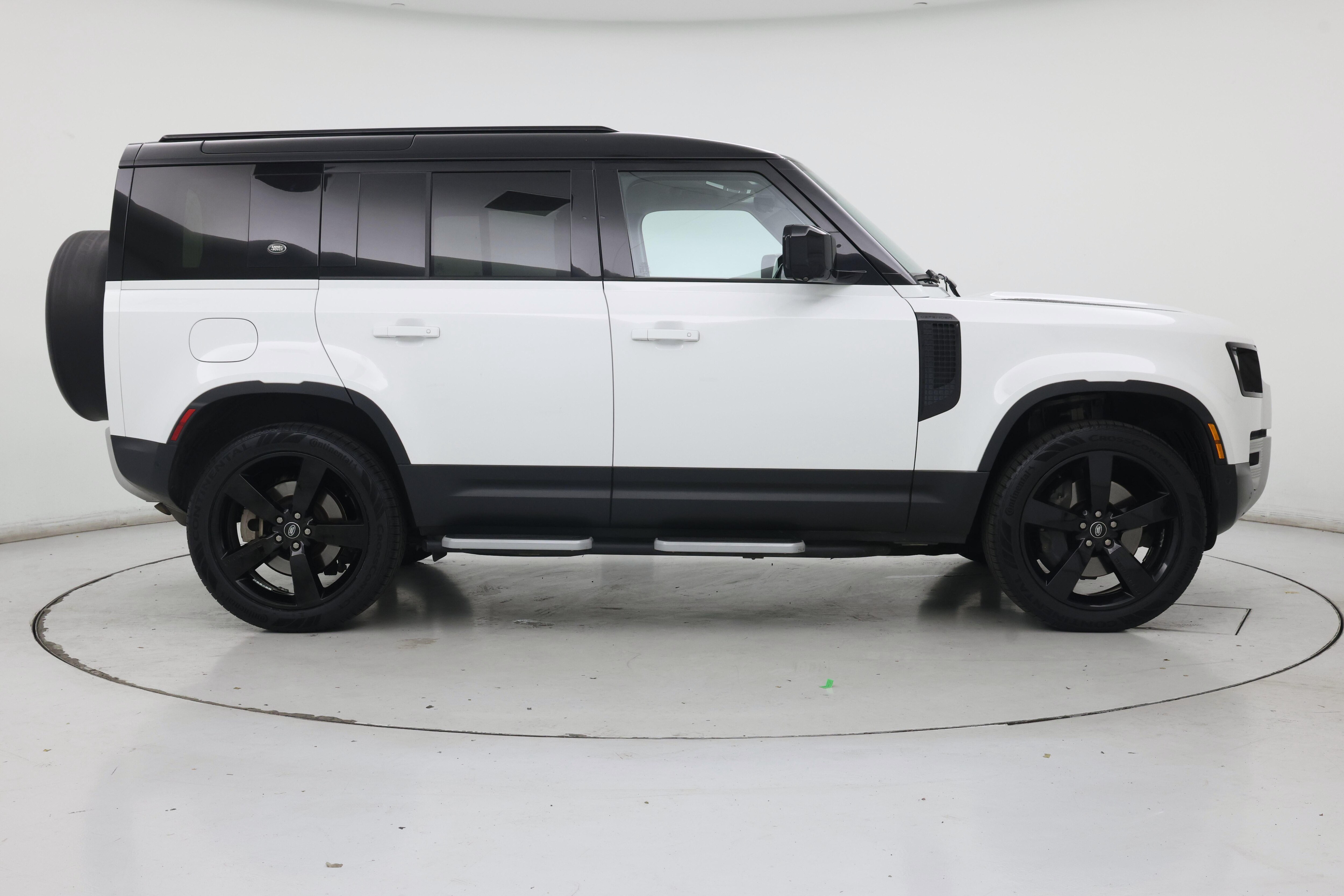 Thumbnail: 2023 Land Rover Defender - 7