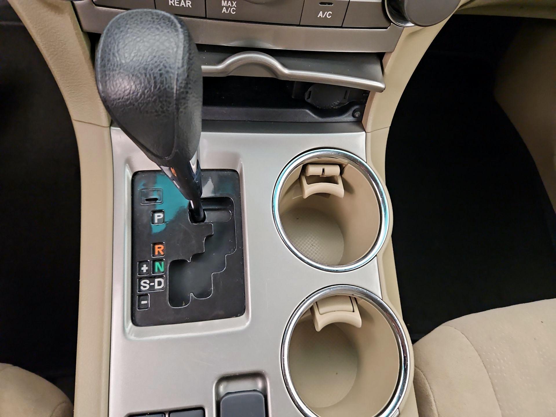 Thumbnail: 2013 Toyota Highlander - 16
