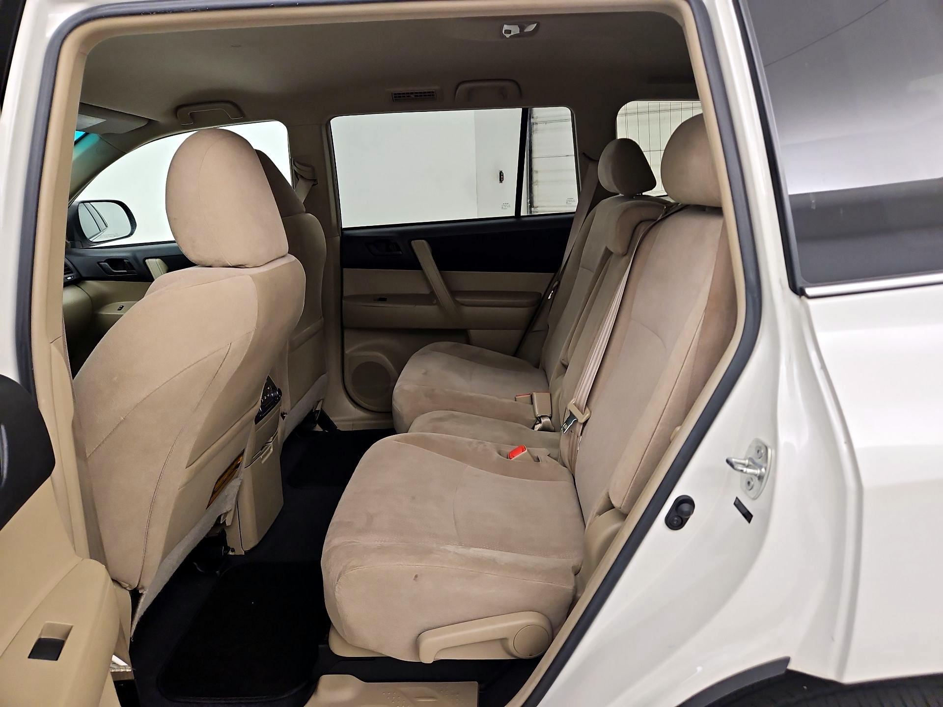 Thumbnail: 2013 Toyota Highlander - 18