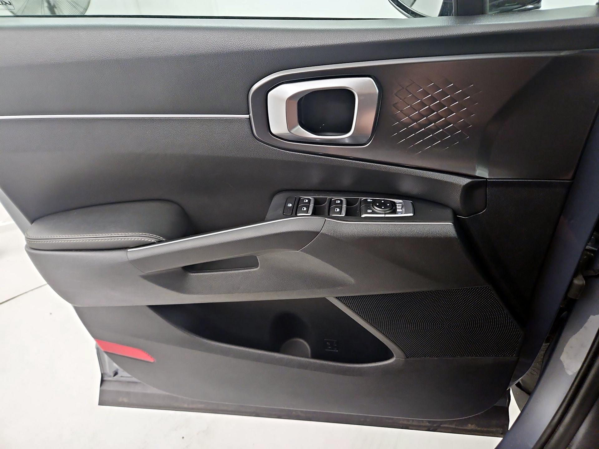 Thumbnail: 2022 Kia Sorento - 12