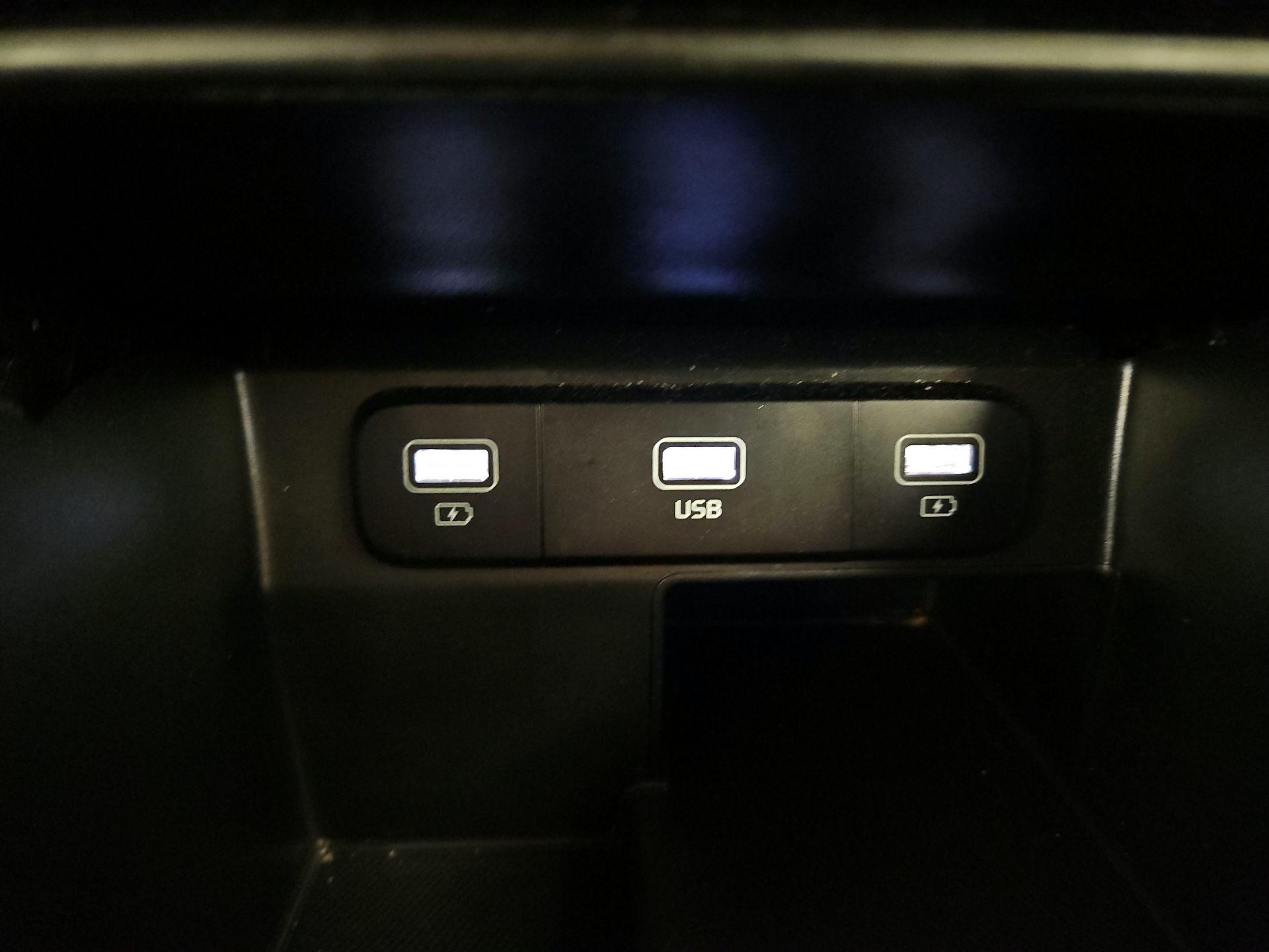 Thumbnail: 2022 Kia Sorento - 18