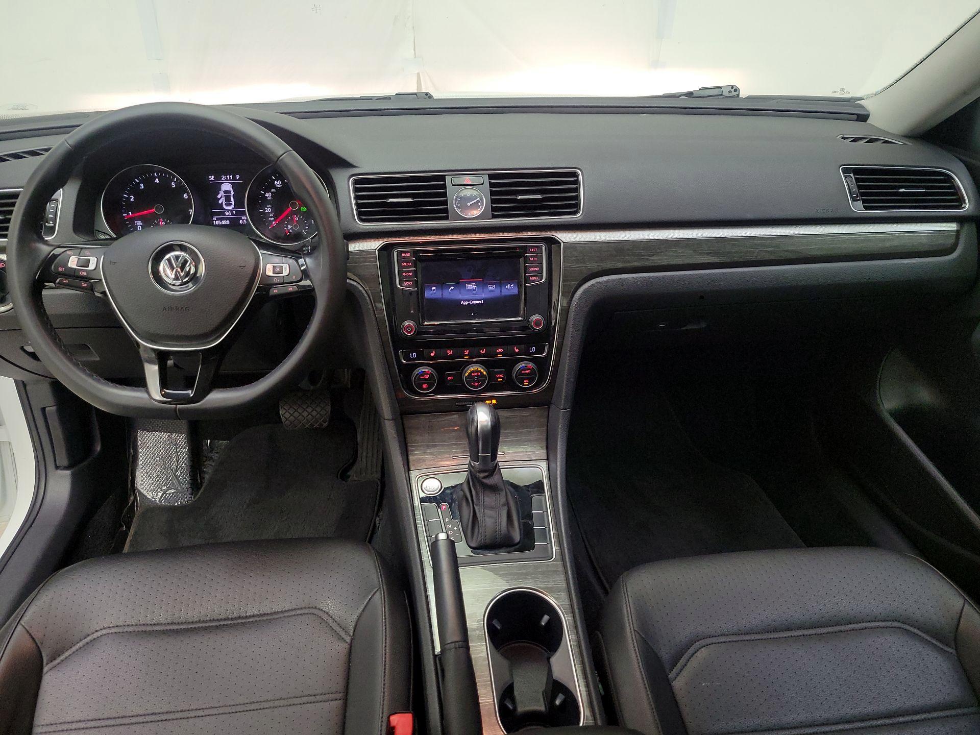 Thumbnail: 2017 Volkswagen Passat - 9