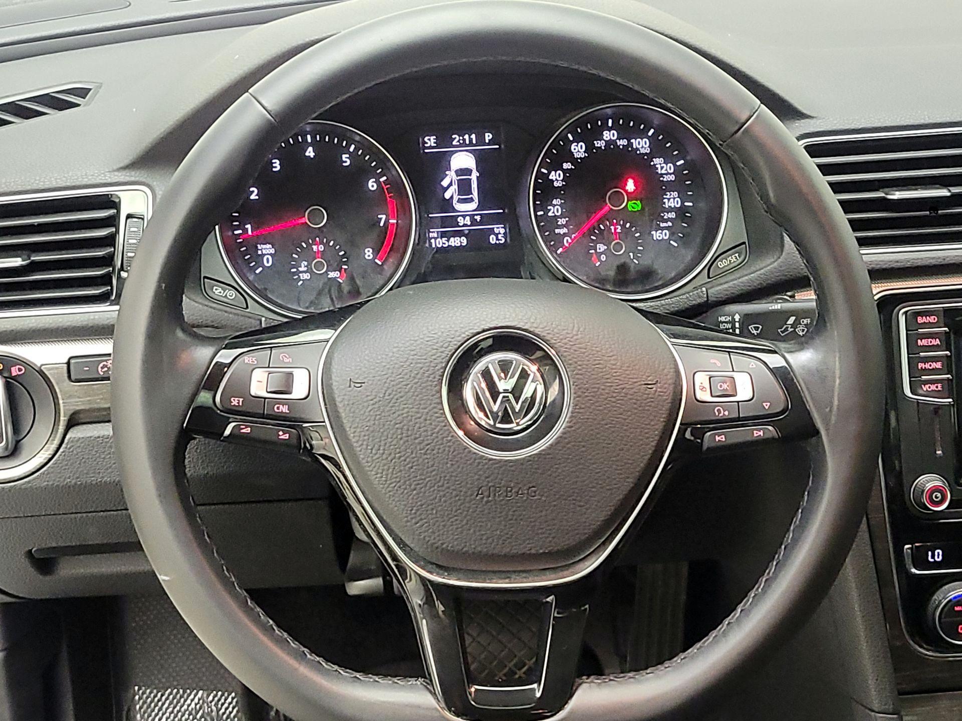 Thumbnail: 2017 Volkswagen Passat - 10