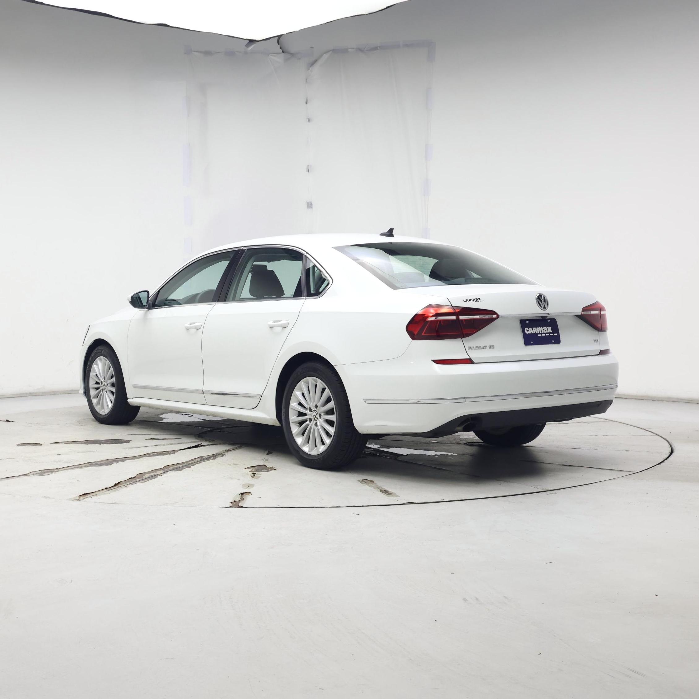 Thumbnail: 2017 Volkswagen Passat - 2