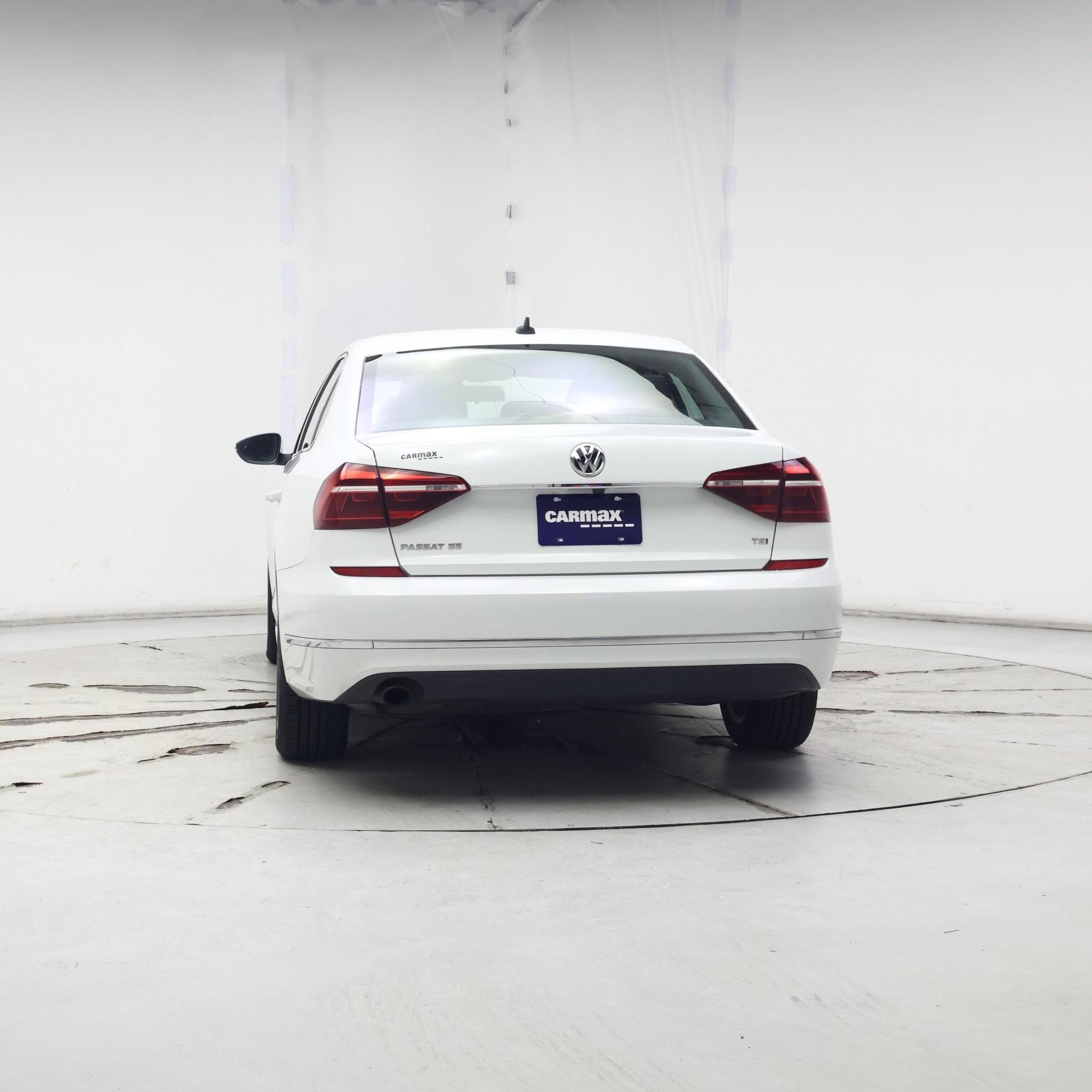 Thumbnail: 2017 Volkswagen Passat - 6