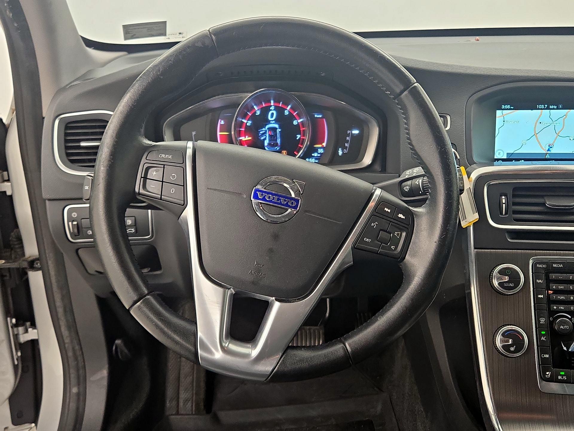 Thumbnail: 2016 Volvo V60 - 10