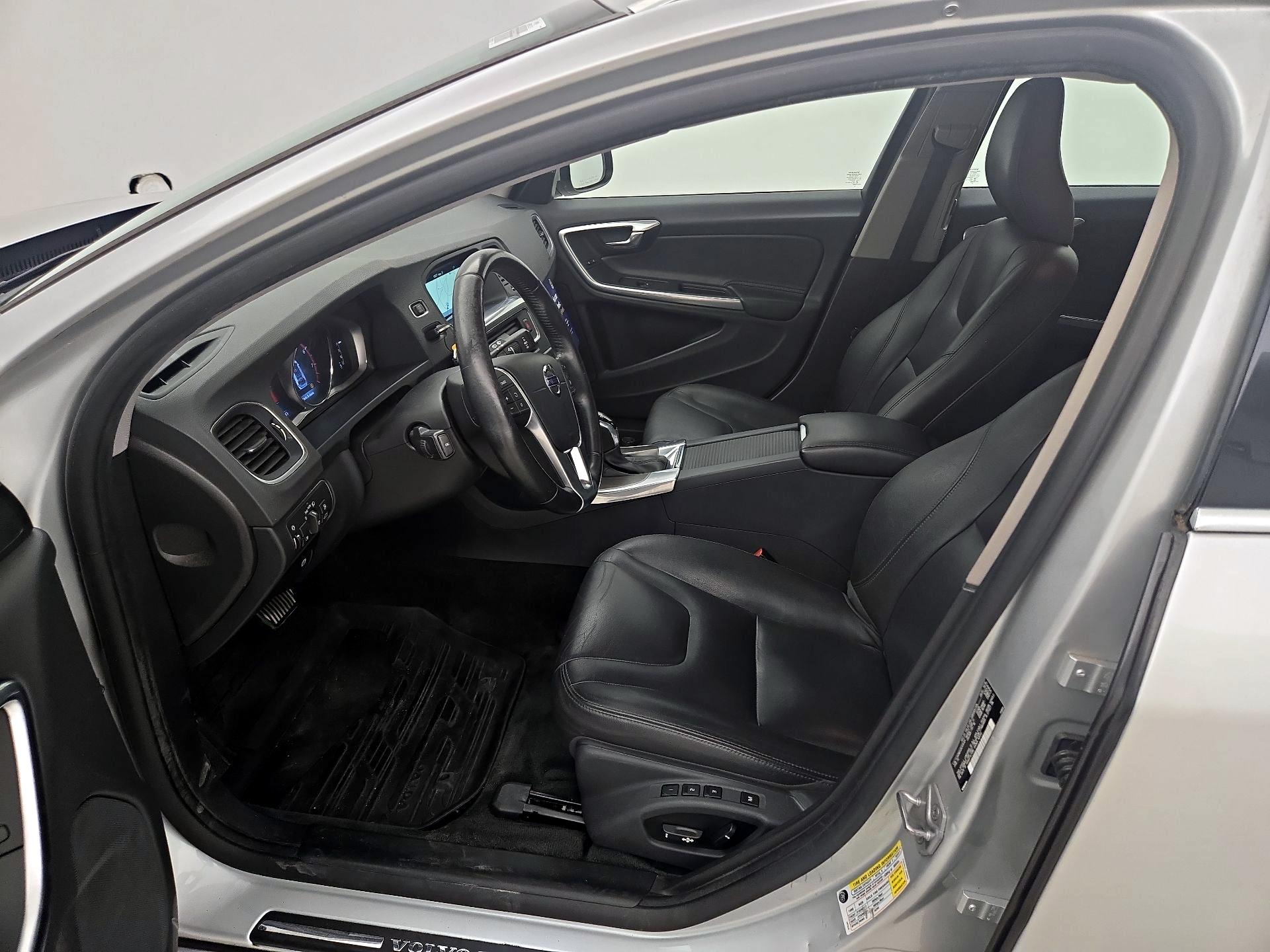 Thumbnail: 2016 Volvo V60 - 11