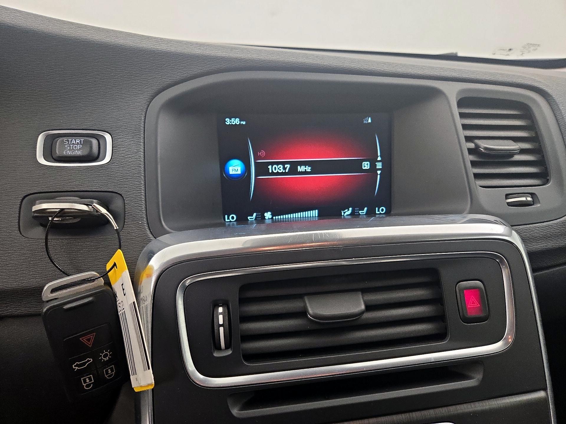 Thumbnail: 2016 Volvo V60 - 16
