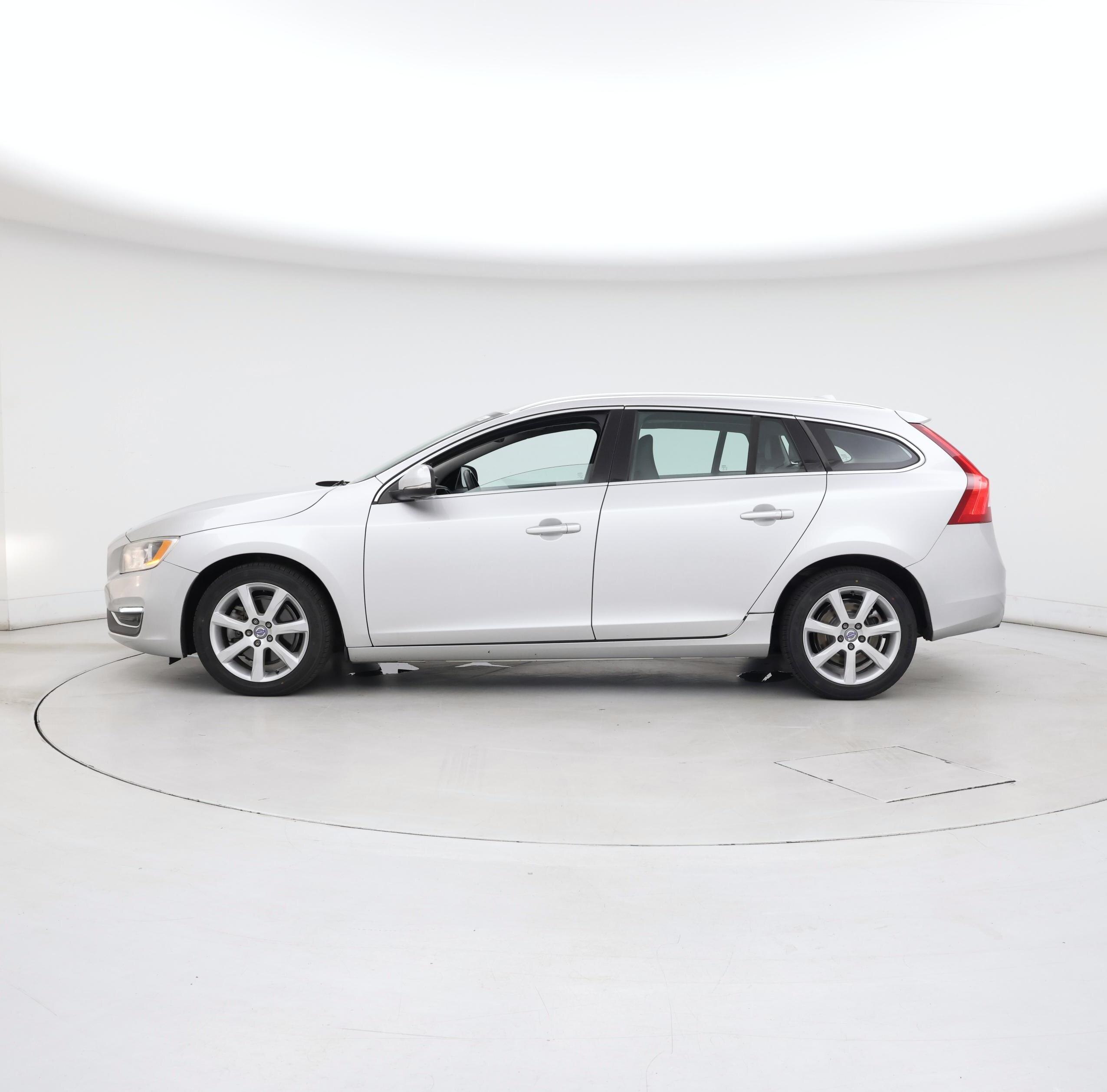 Thumbnail: 2016 Volvo V60 - 3