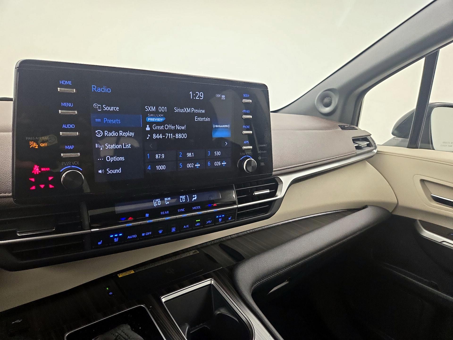 Thumbnail: 2022 Toyota Sienna - 16