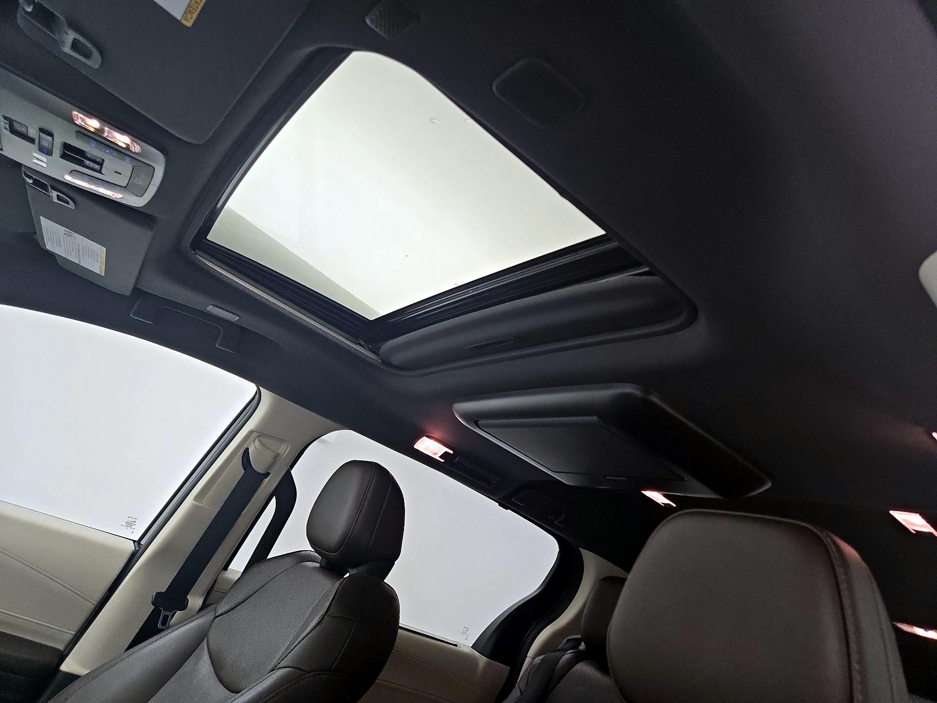 Thumbnail: 2022 Toyota Sienna - 20