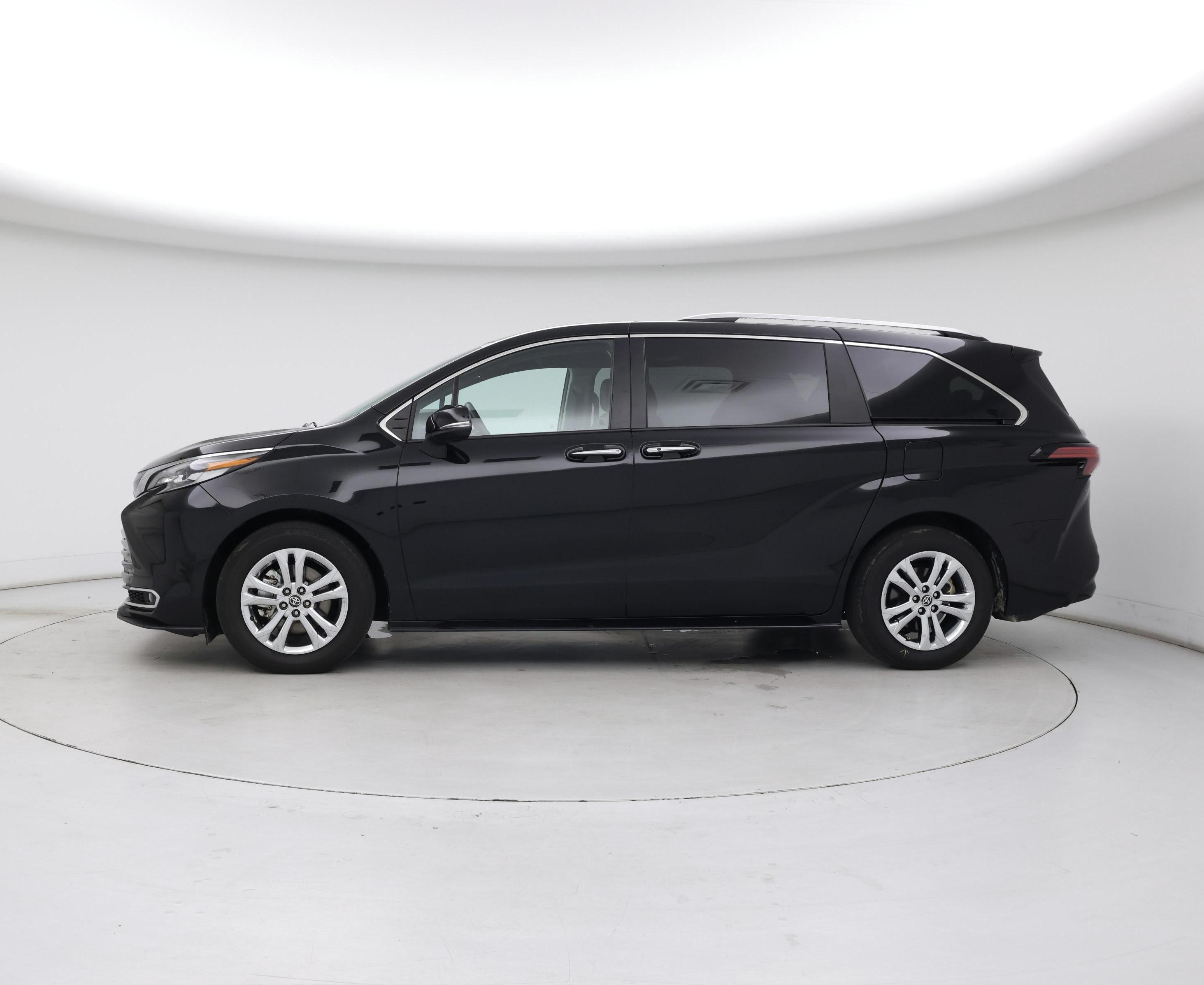 Thumbnail: 2022 Toyota Sienna - 3