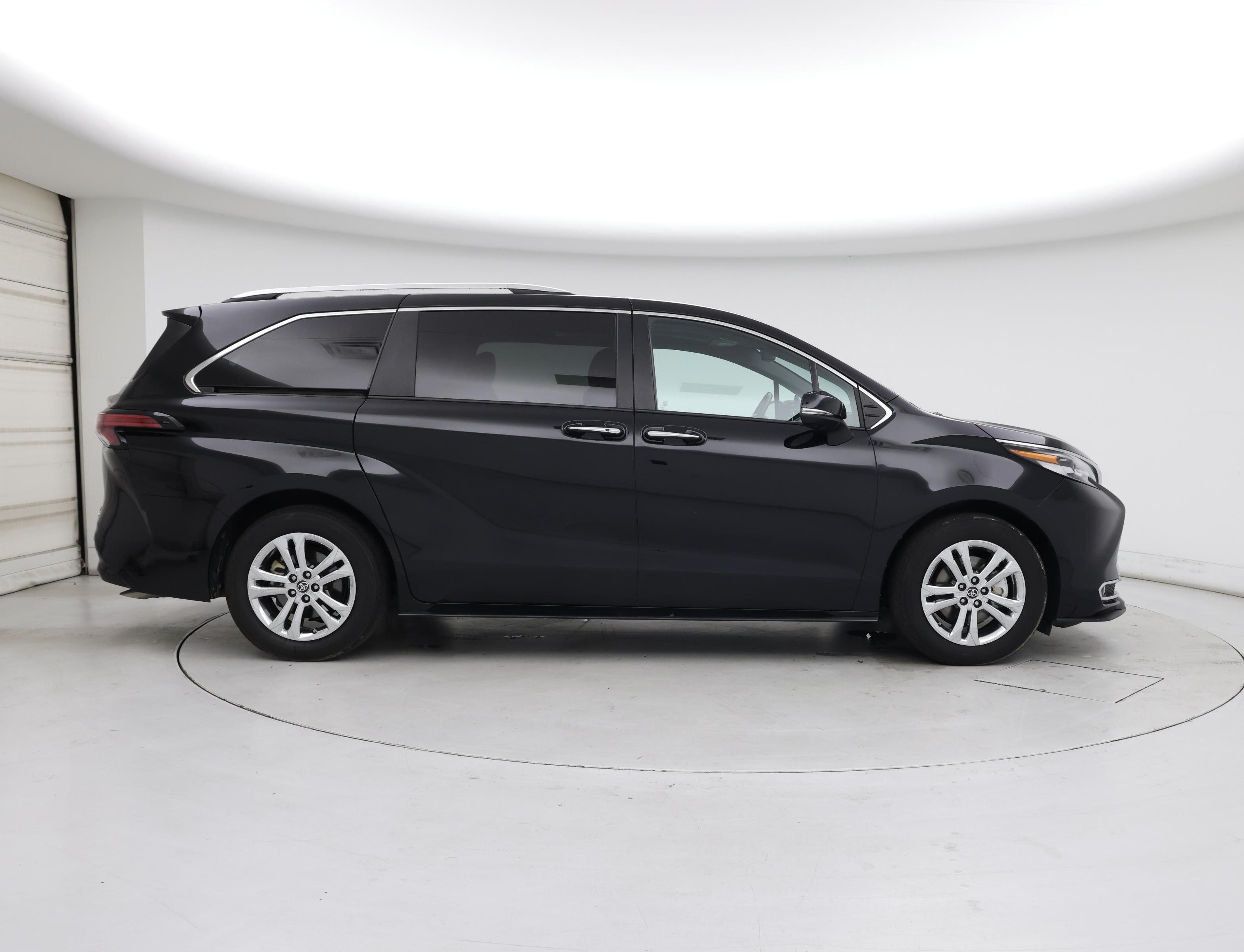 Thumbnail: 2022 Toyota Sienna - 7