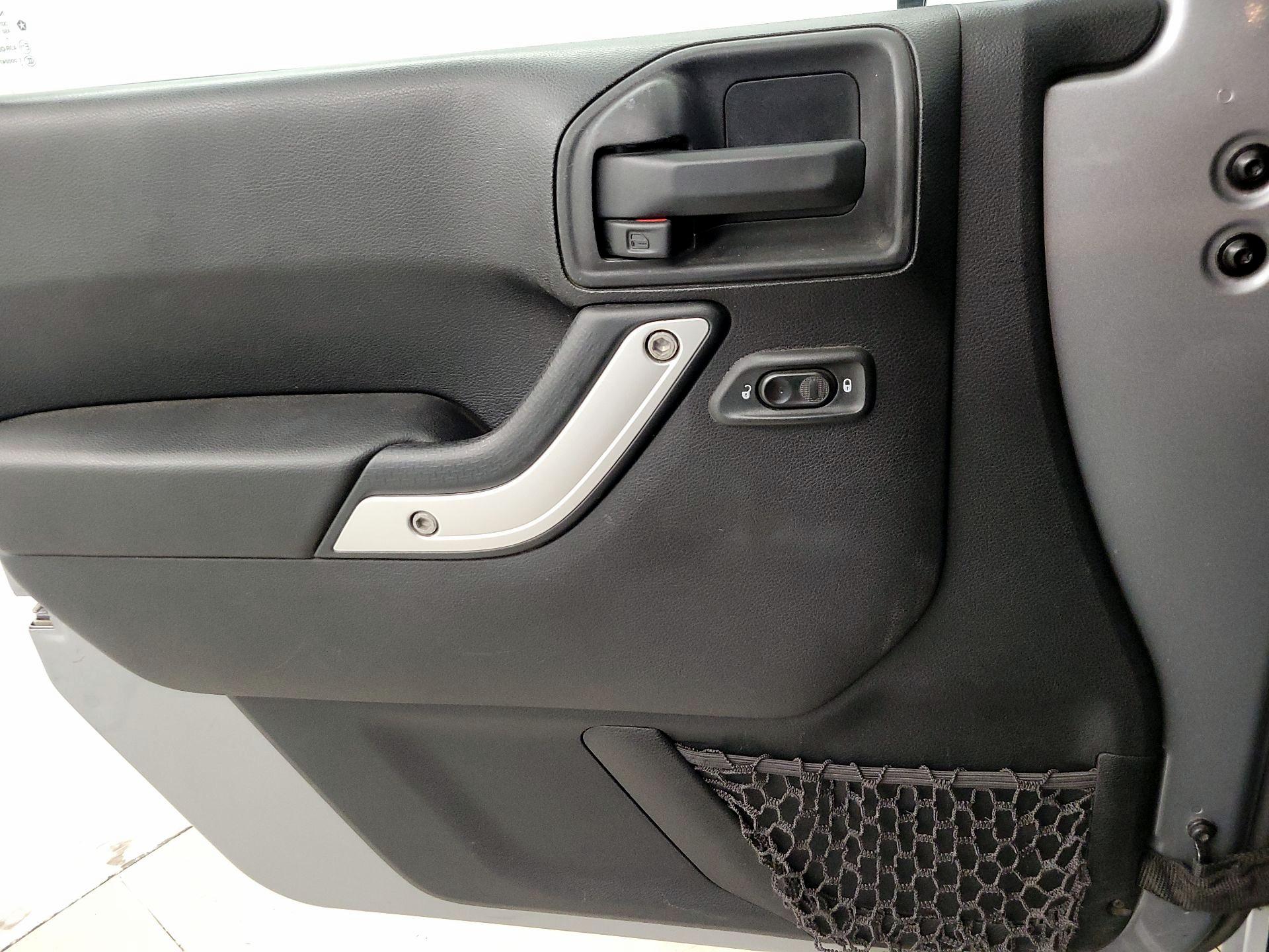 Thumbnail: 2014 Jeep Wrangler - 12