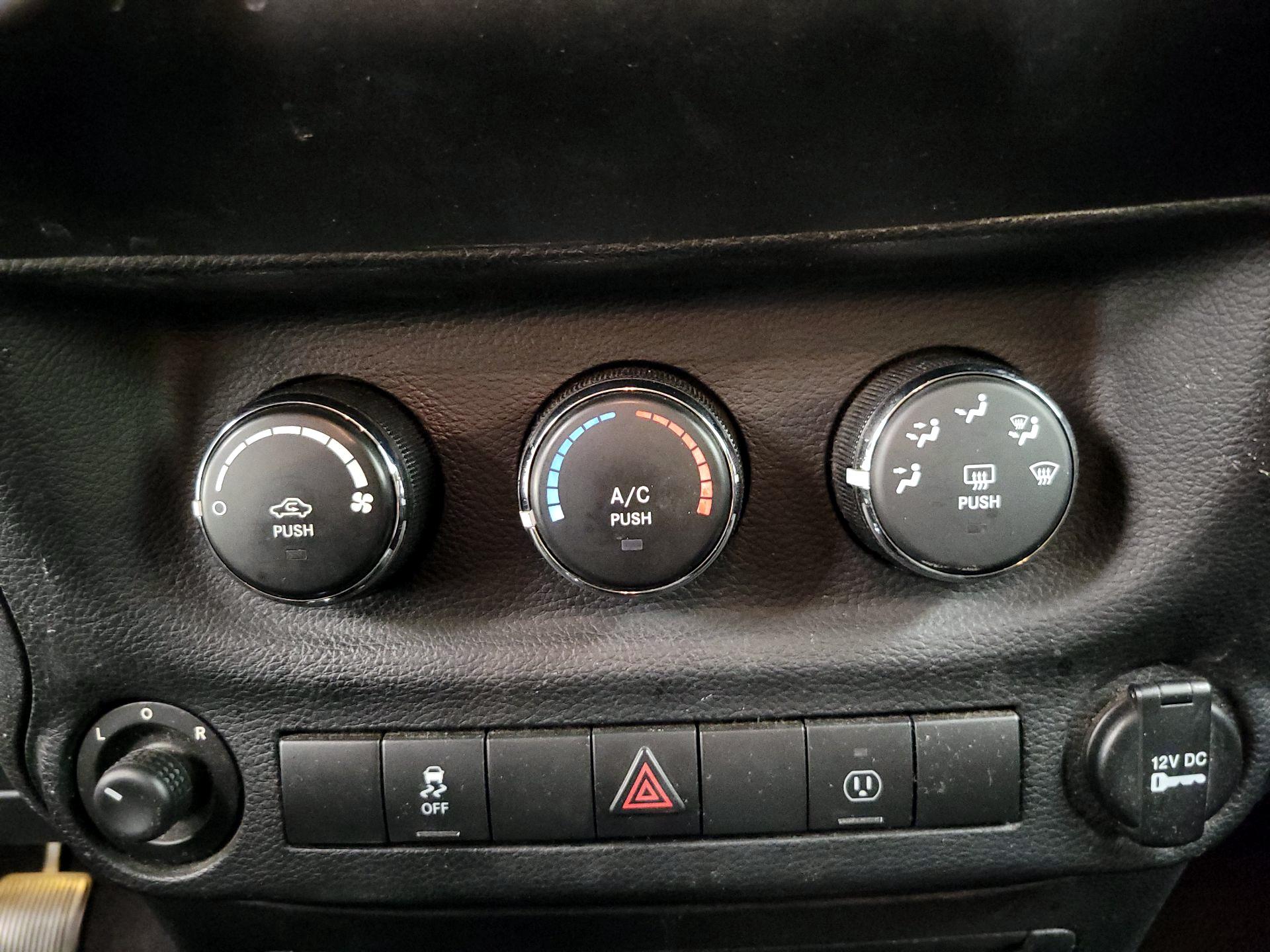 Thumbnail: 2014 Jeep Wrangler - 15