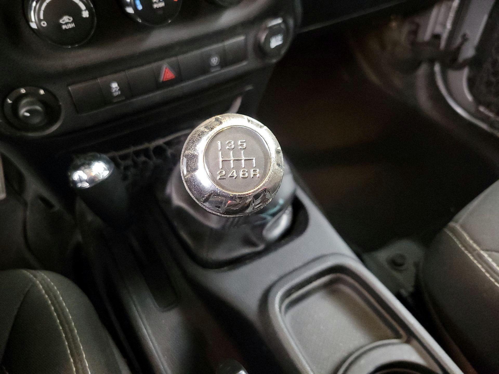 Thumbnail: 2014 Jeep Wrangler - 16