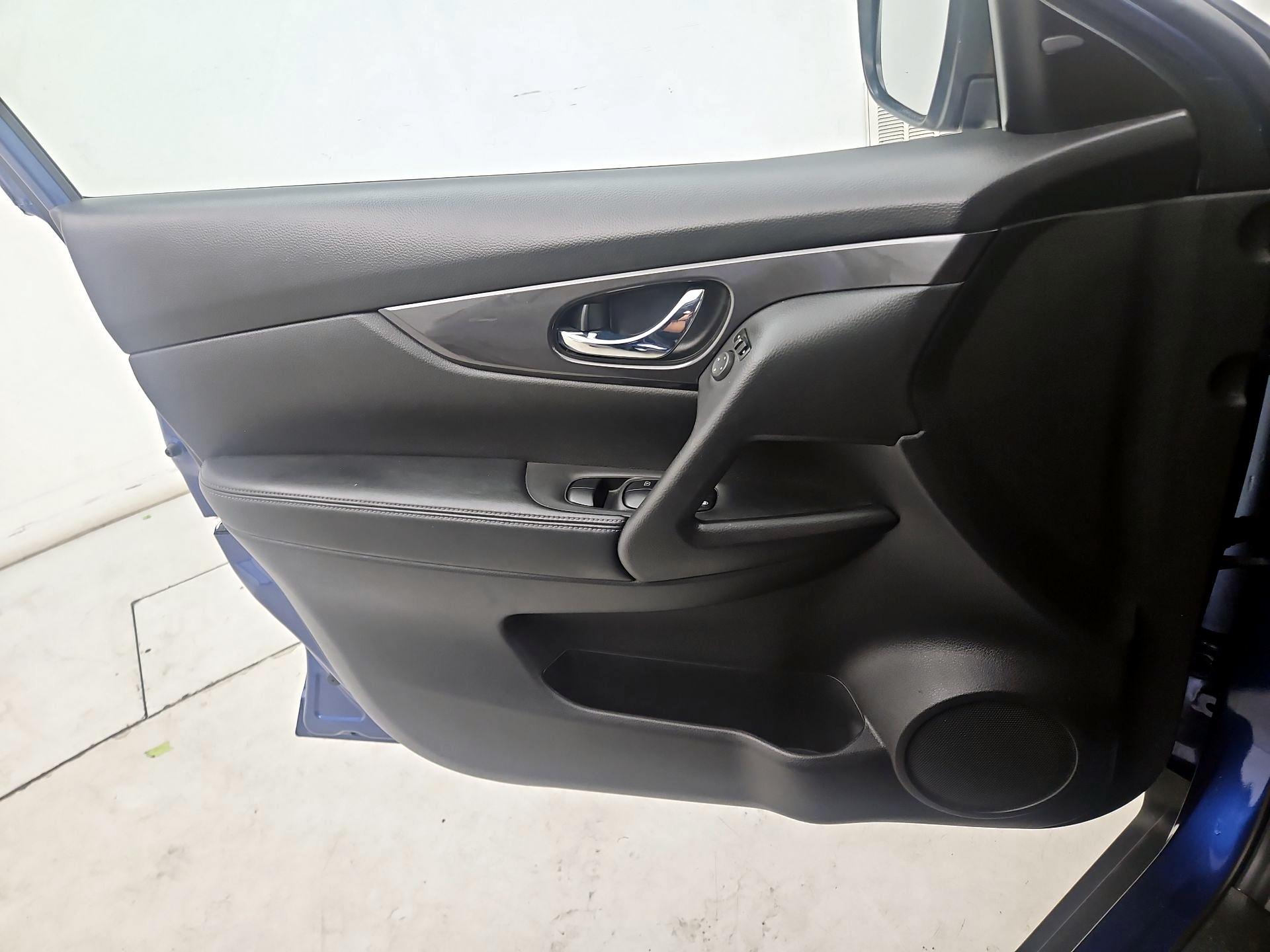 Thumbnail: 2020 Nissan Rogue - 12