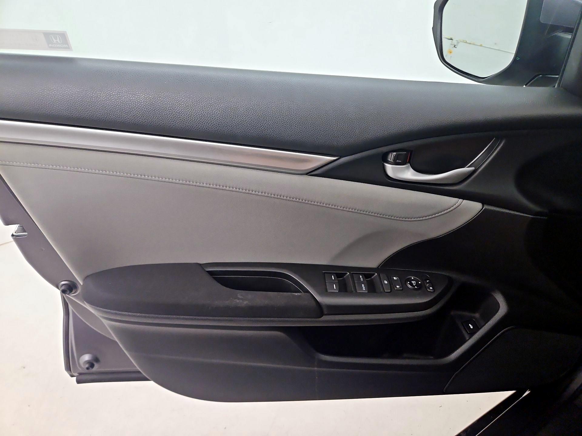 Thumbnail: 2016 Honda Civic - 12