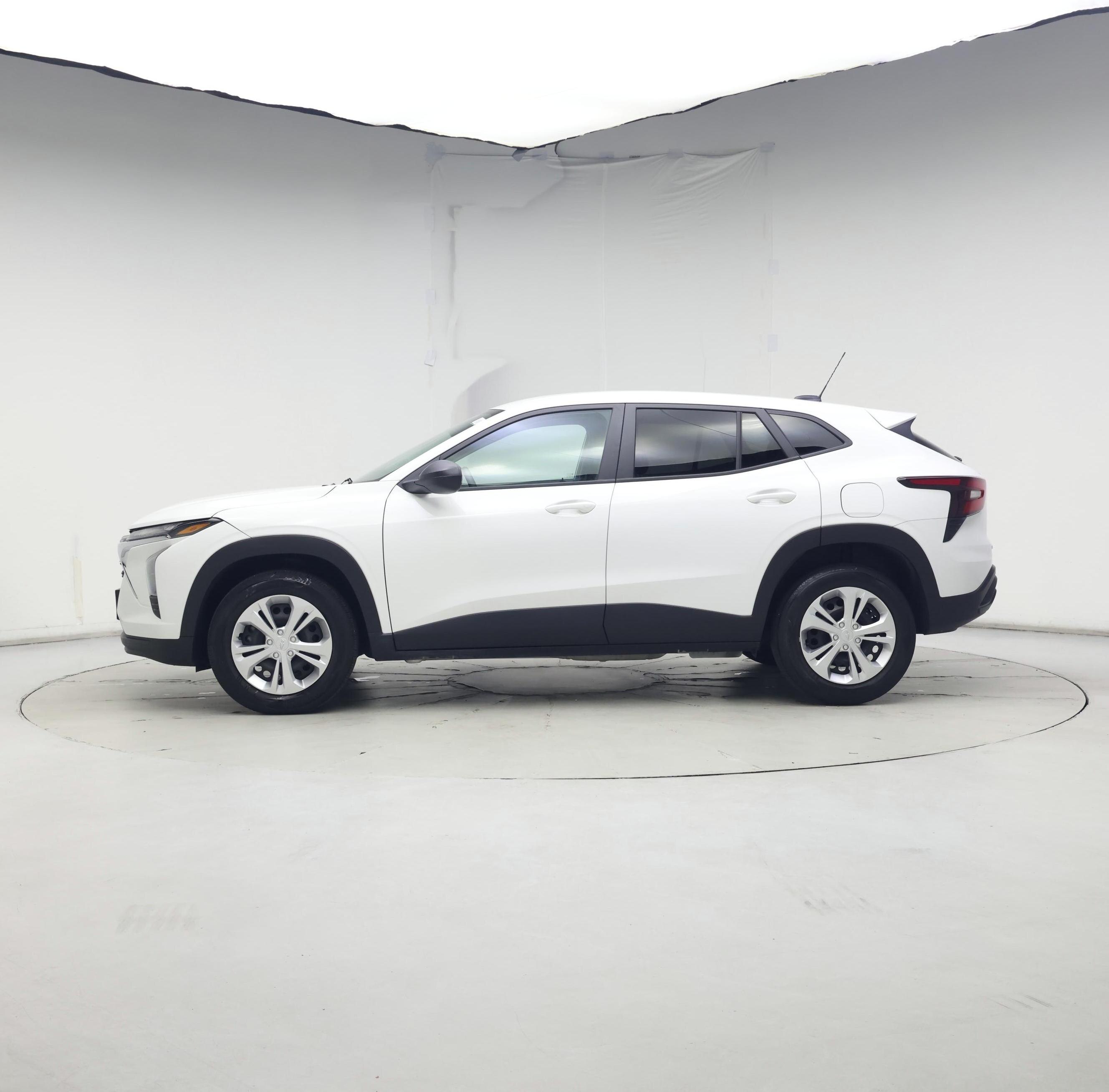 Thumbnail: 2024 Chevrolet Trax - 3