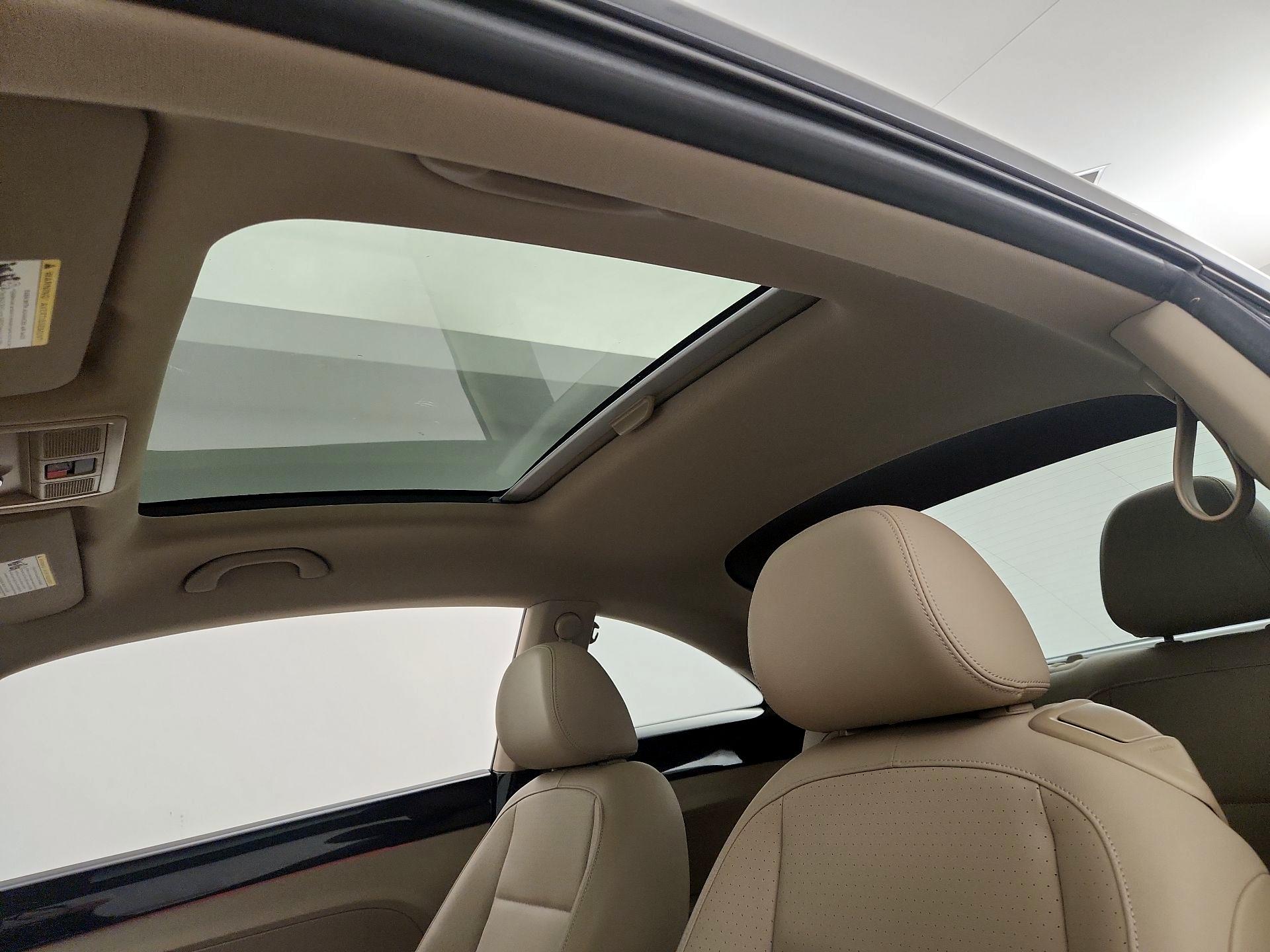 Thumbnail: 2019 Volkswagen Beetle - 20