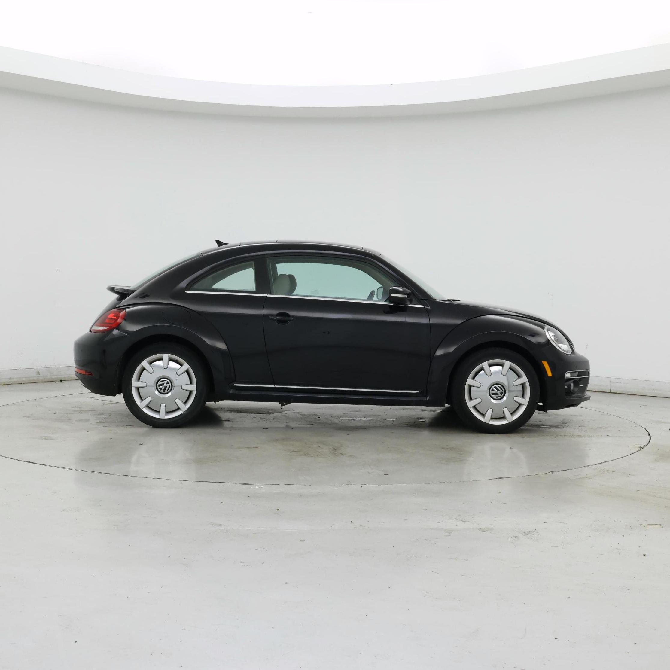 Thumbnail: 2019 Volkswagen Beetle - 7