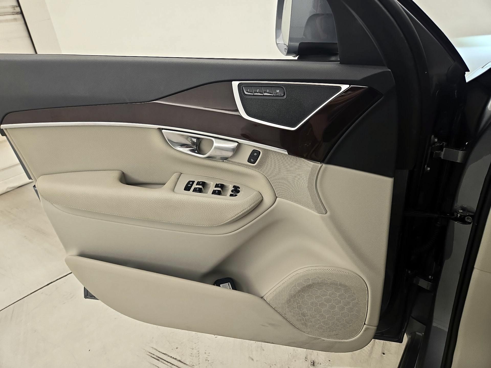 Thumbnail: 2019 Volvo XC90 - 12