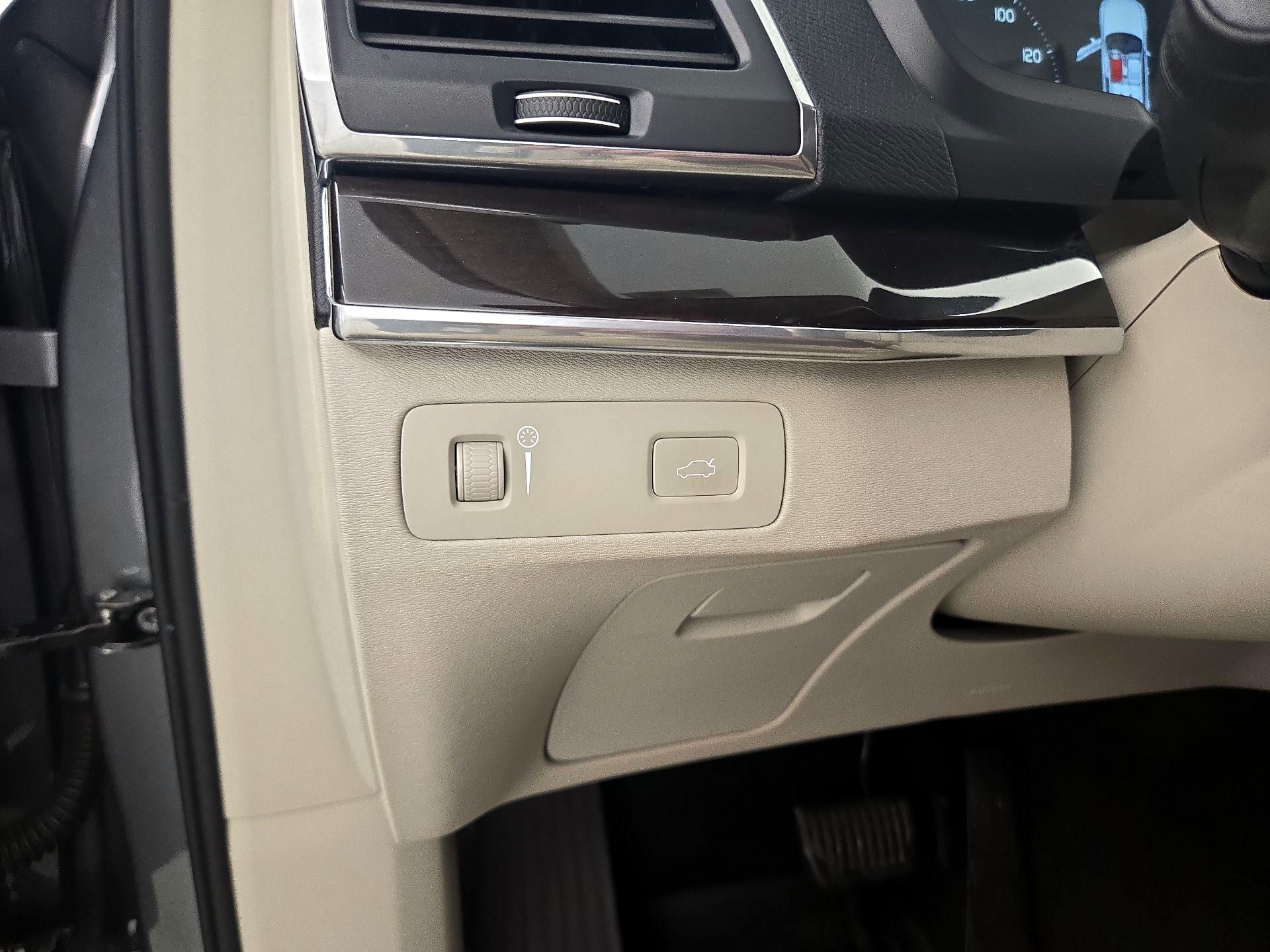 Thumbnail: 2019 Volvo XC90 - 13