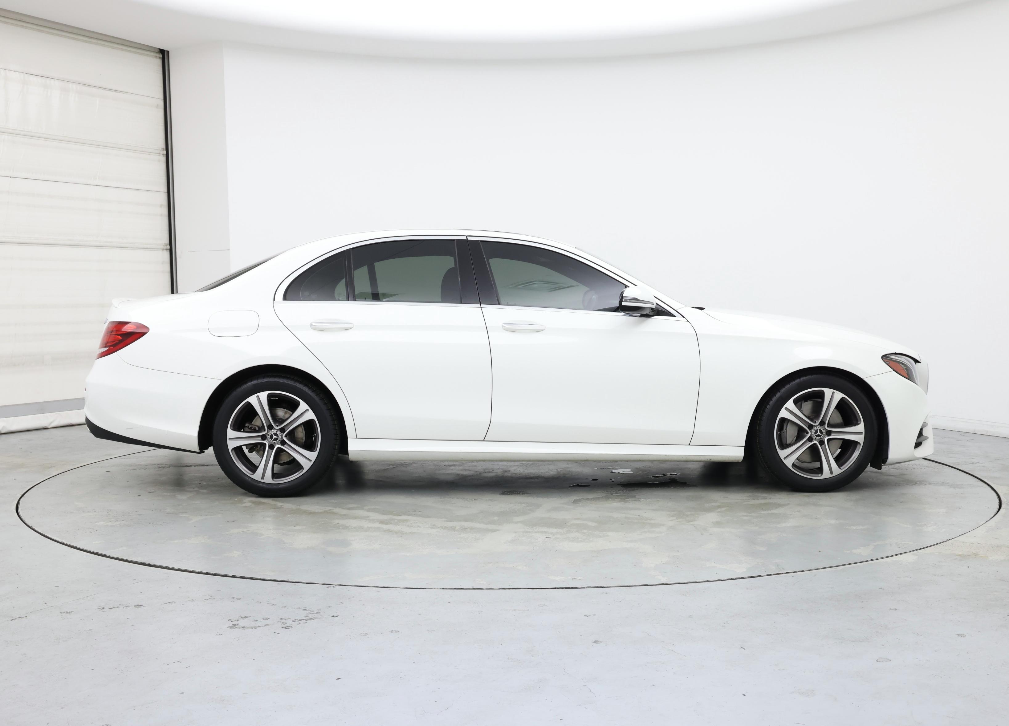 Thumbnail: 2020 Mercedes-Benz E-Class - 7