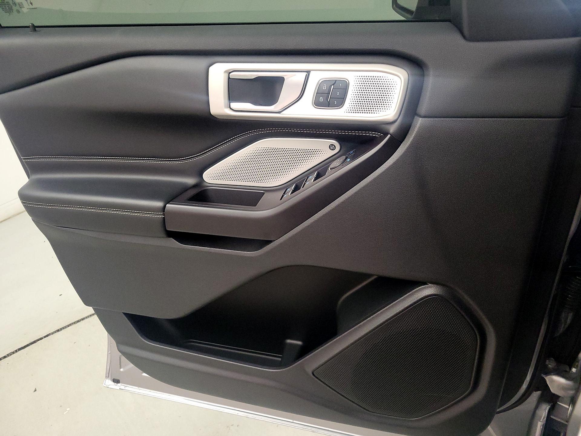 Thumbnail: 2020 Ford Explorer - 12