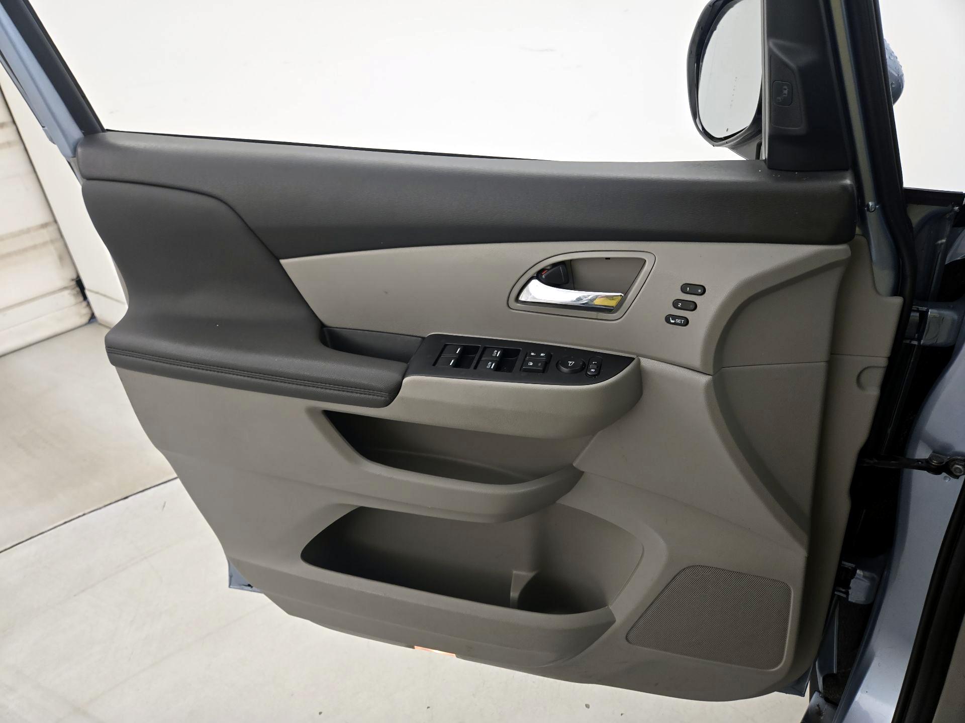 Thumbnail: 2014 Honda Odyssey - 12