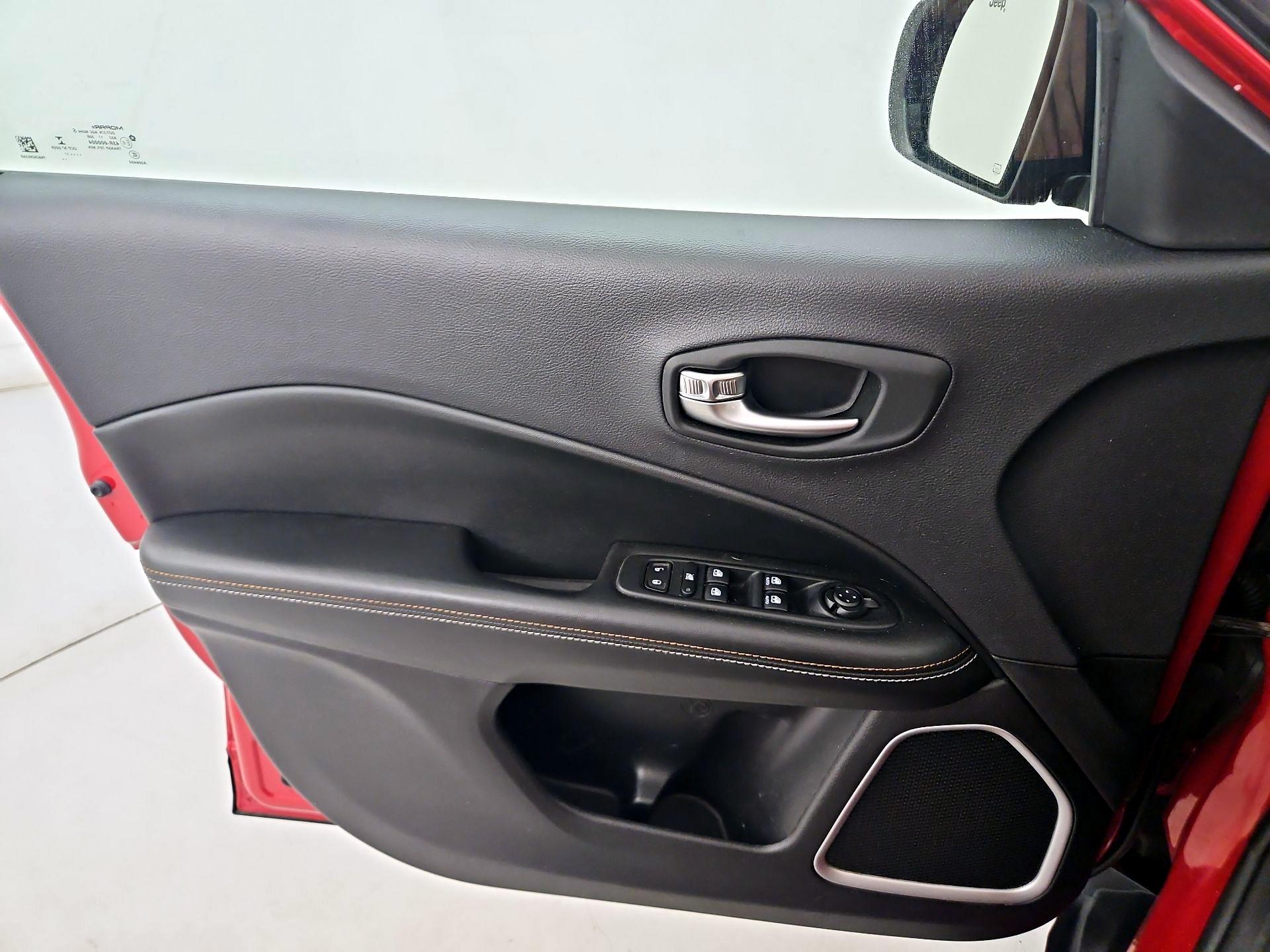 Thumbnail: 2017 Jeep Compass - 12