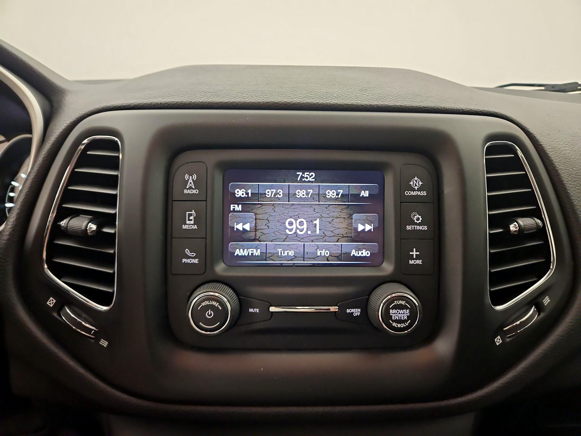 Thumbnail: 2017 Jeep Compass - 15