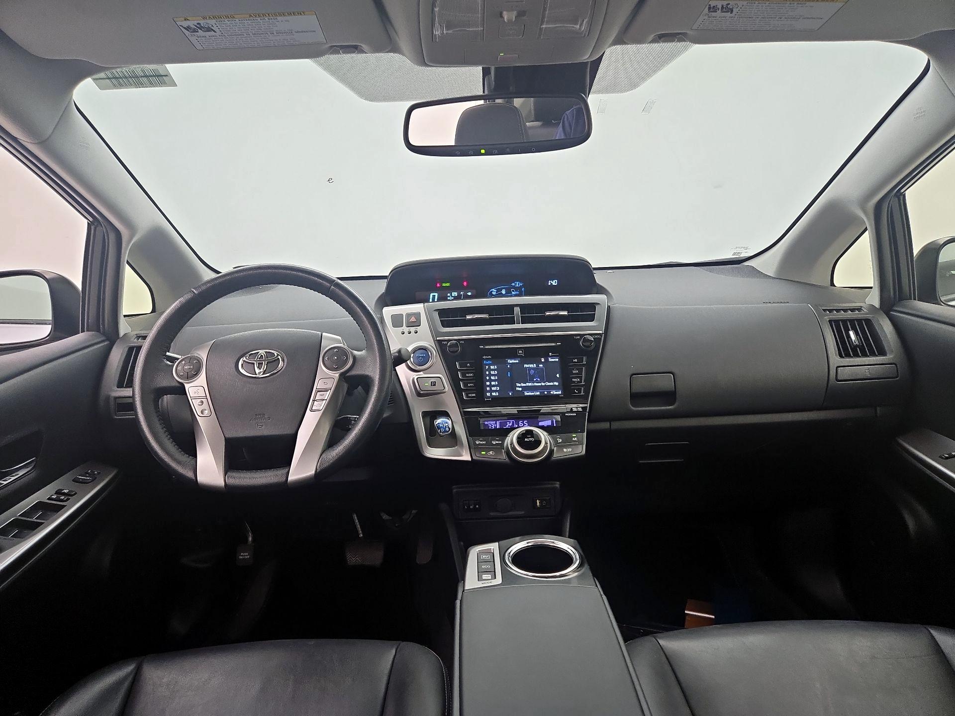 Thumbnail: 2017 Toyota Prius v - 9