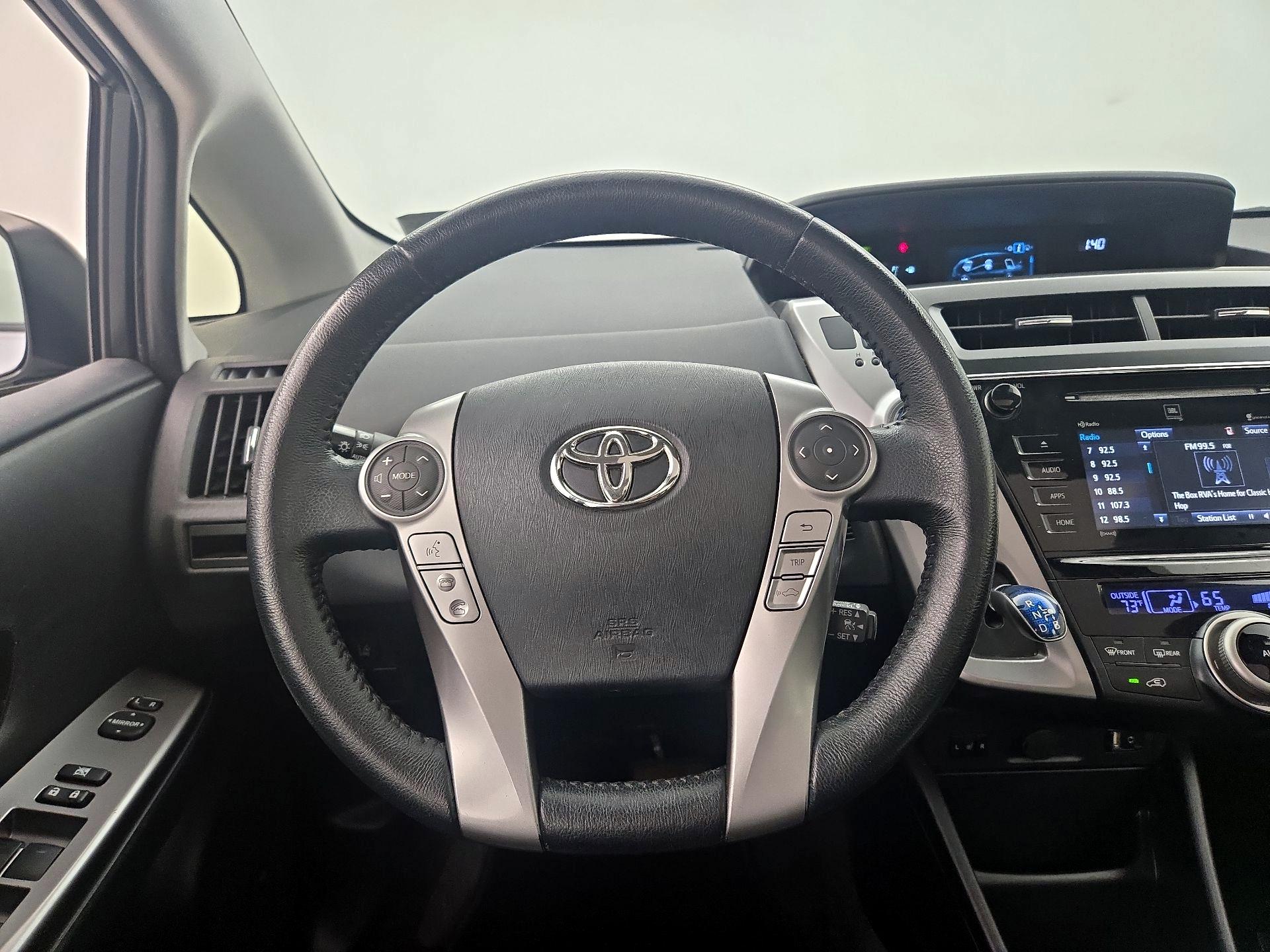 Thumbnail: 2017 Toyota Prius v - 10