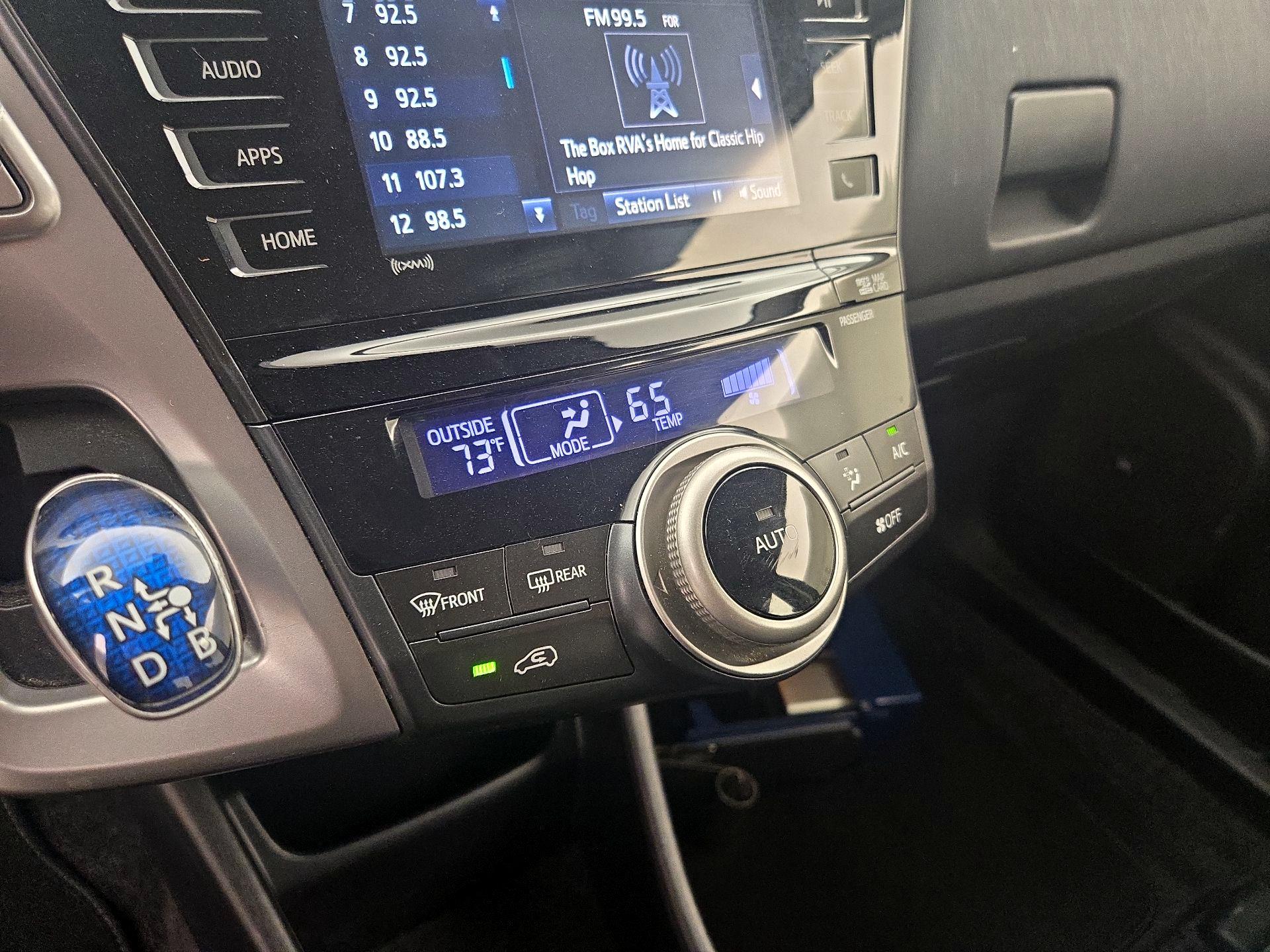 Thumbnail: 2017 Toyota Prius v - 16