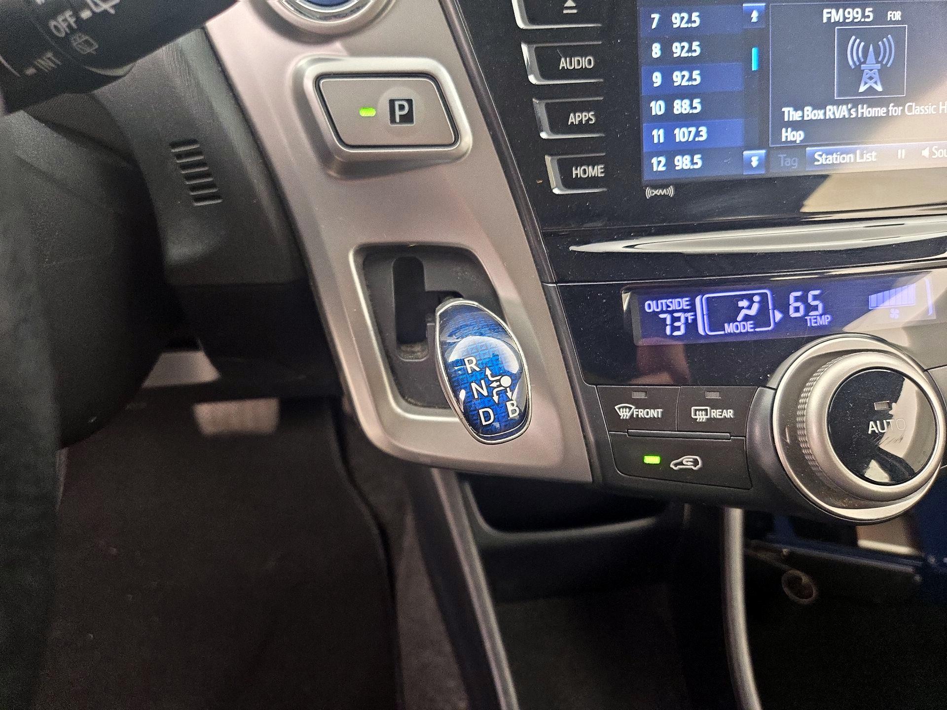 Thumbnail: 2017 Toyota Prius v - 17