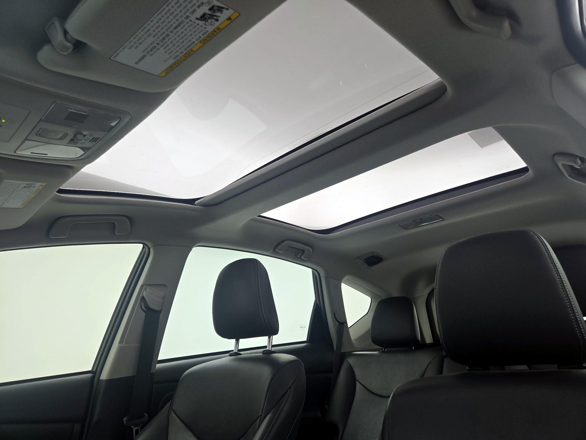 Thumbnail: 2017 Toyota Prius v - 19