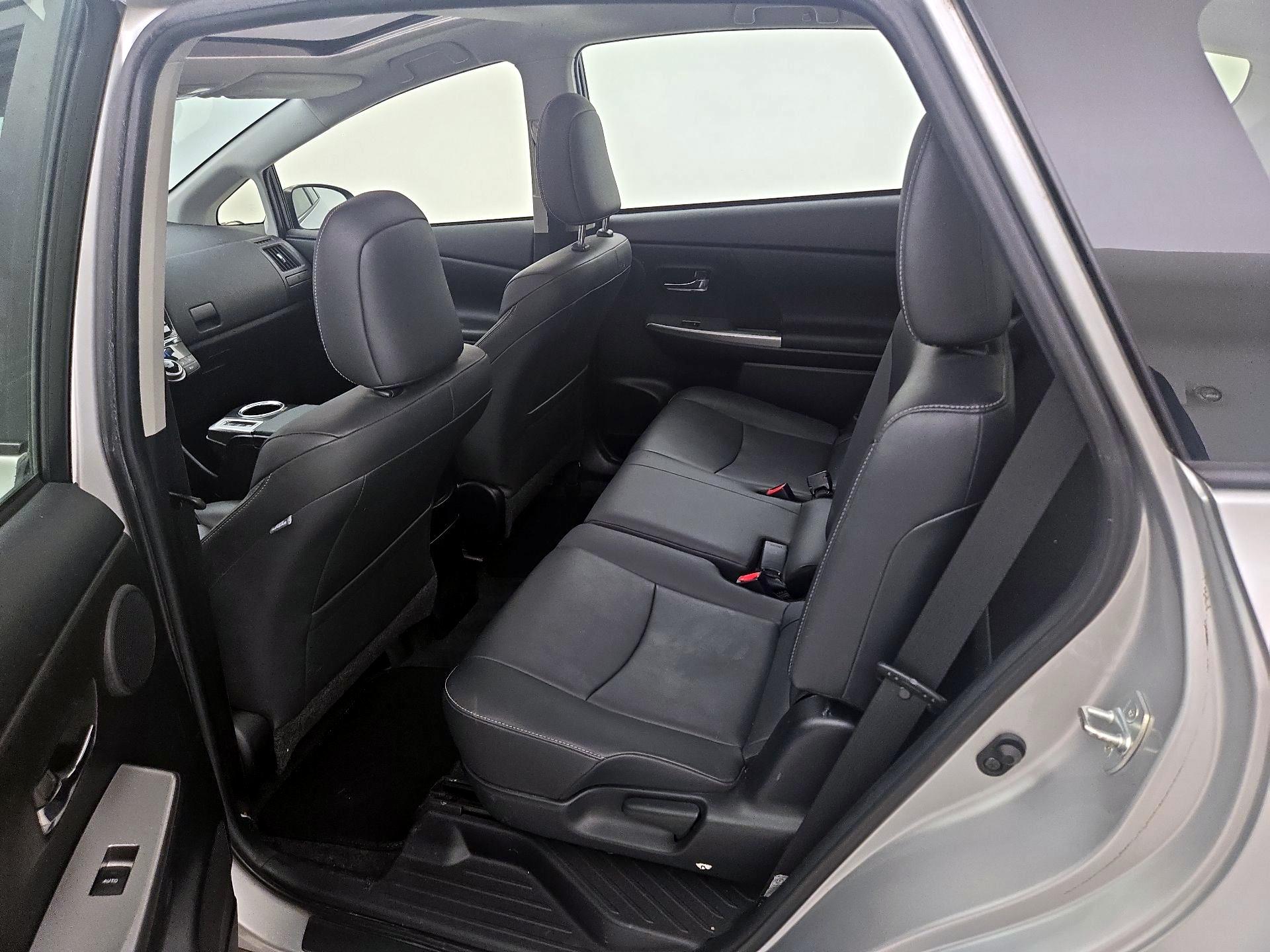Thumbnail: 2017 Toyota Prius v - 20