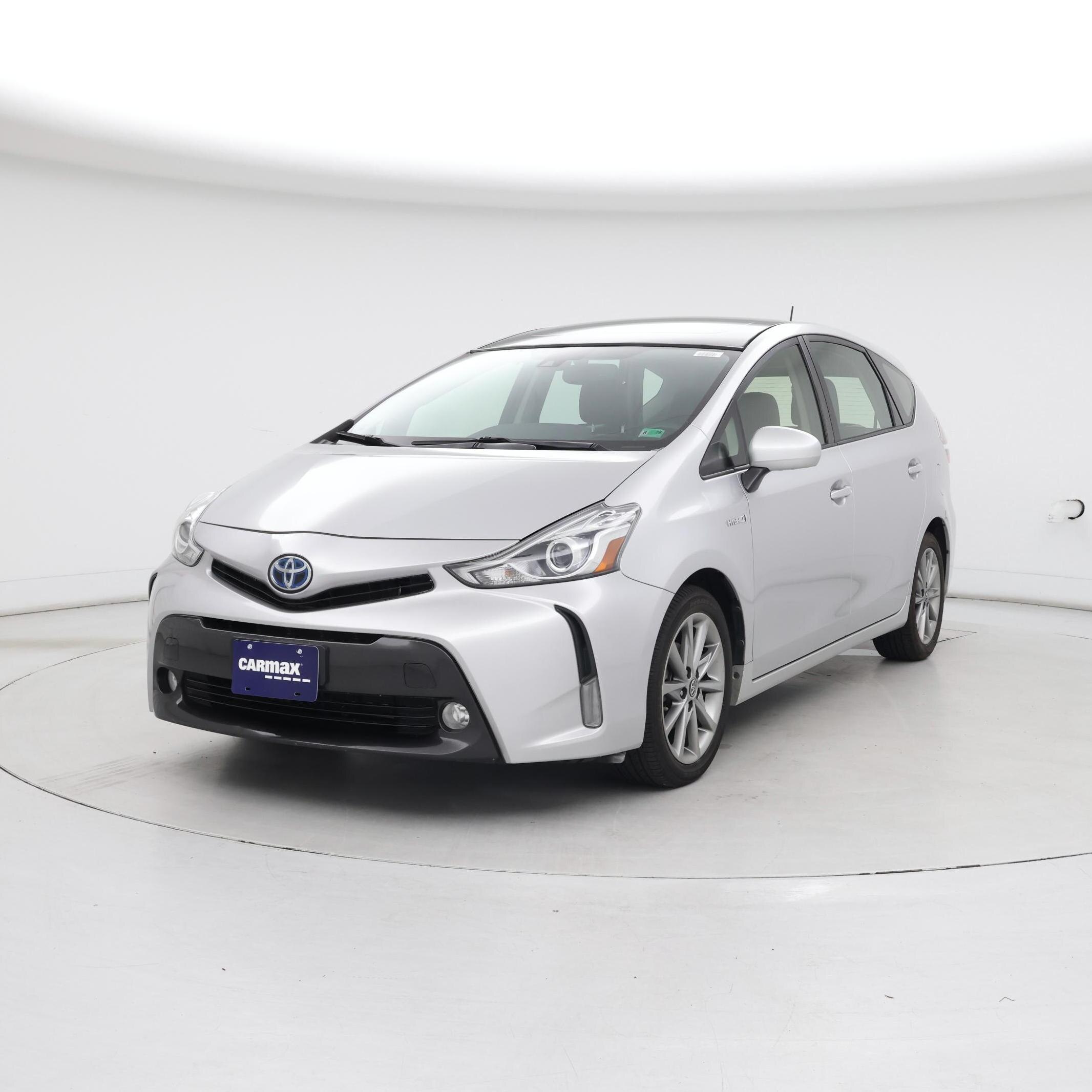Thumbnail: 2017 Toyota Prius v - 4