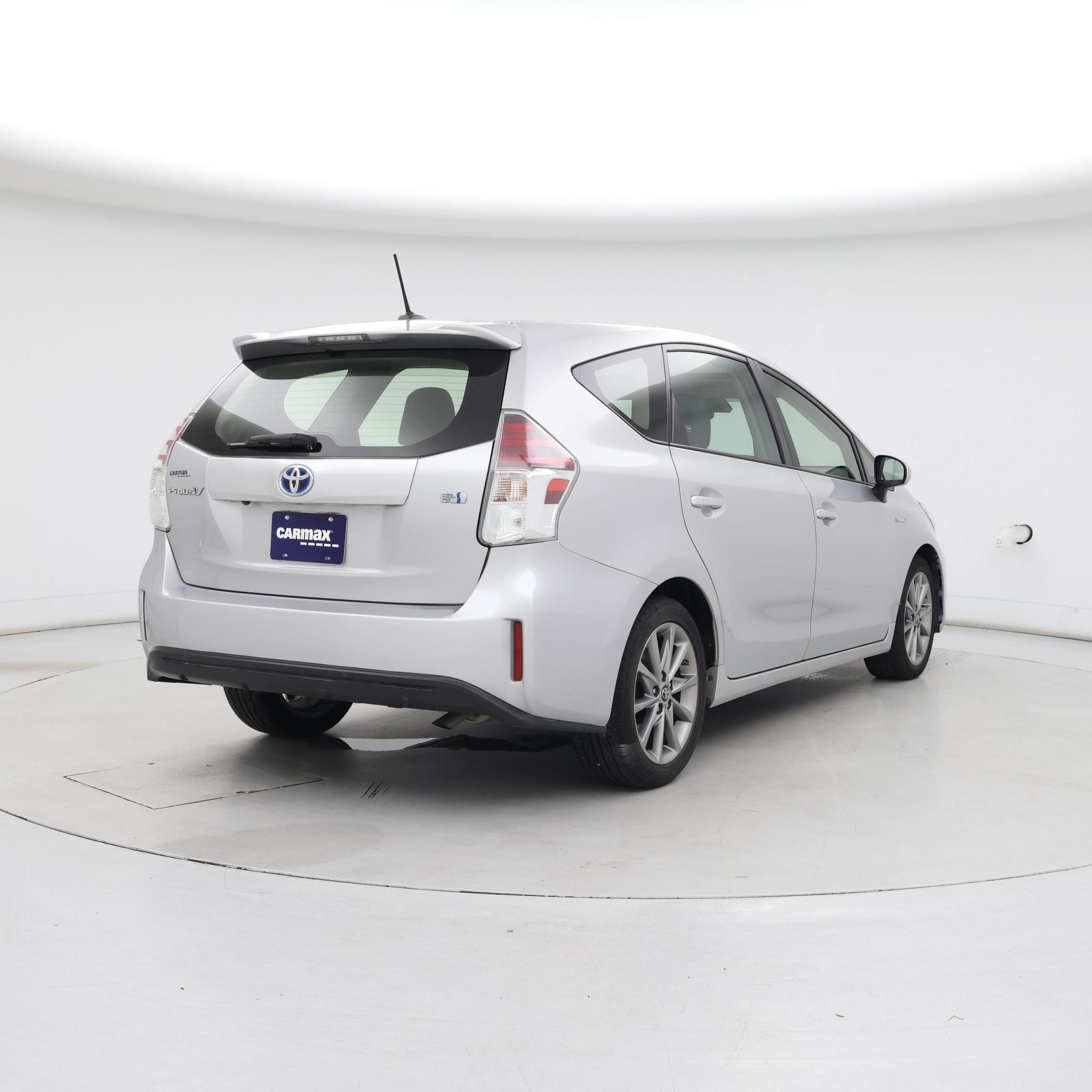 Thumbnail: 2017 Toyota Prius v - 8